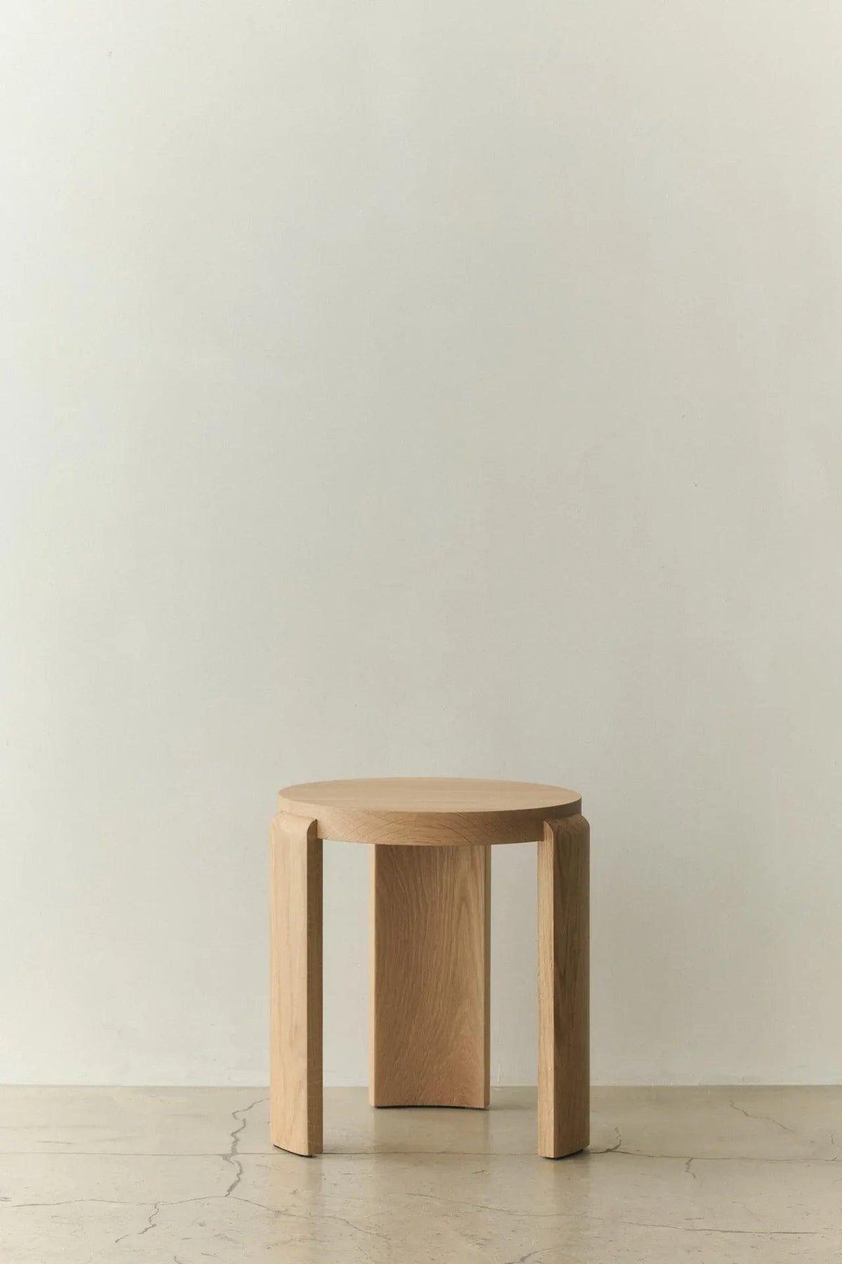 SPINA STOOL — close-up
