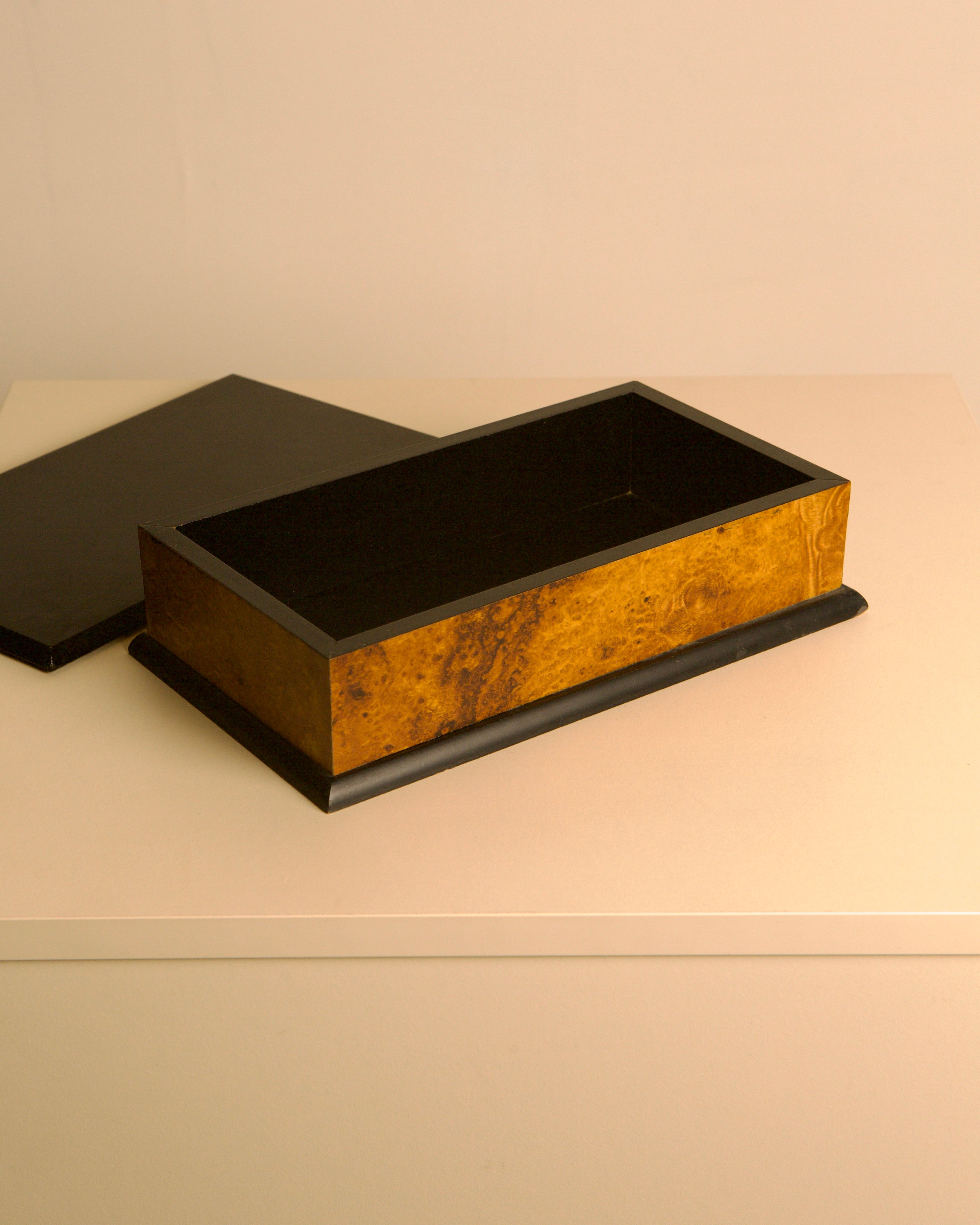80's Italian rectangular box in black wood and elm burl effect — top view with open lid