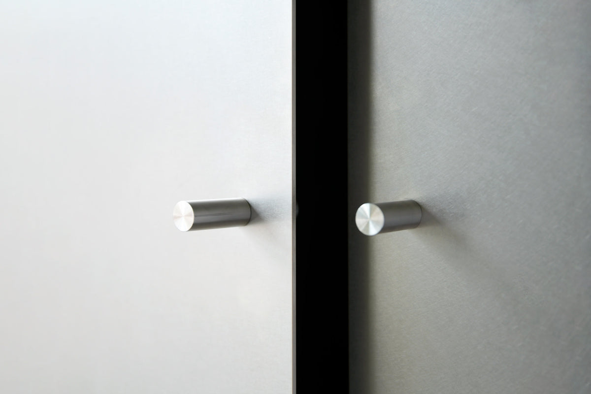 Triptych XL, stainless steel mirror — close-up