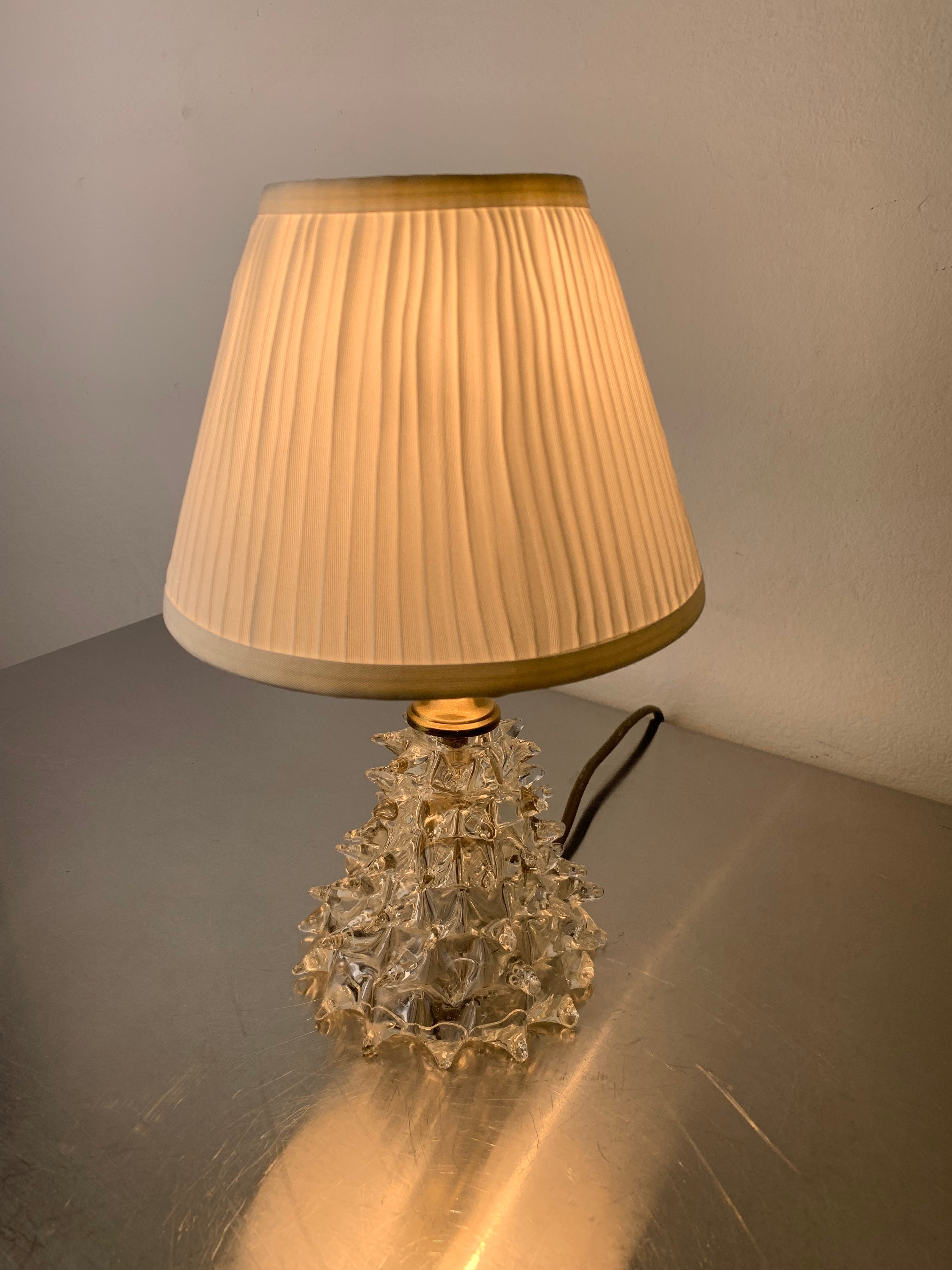 Barovier Murano Rostrato Glass and Brass Table Lamp, Italy 1940s — close-up