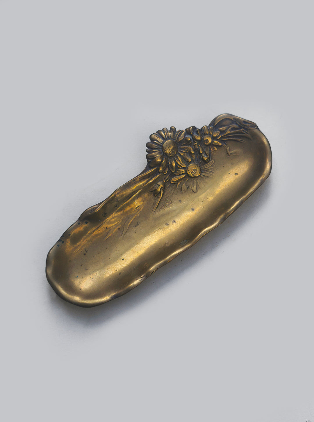 Art Nouveau vide-poche — detail view