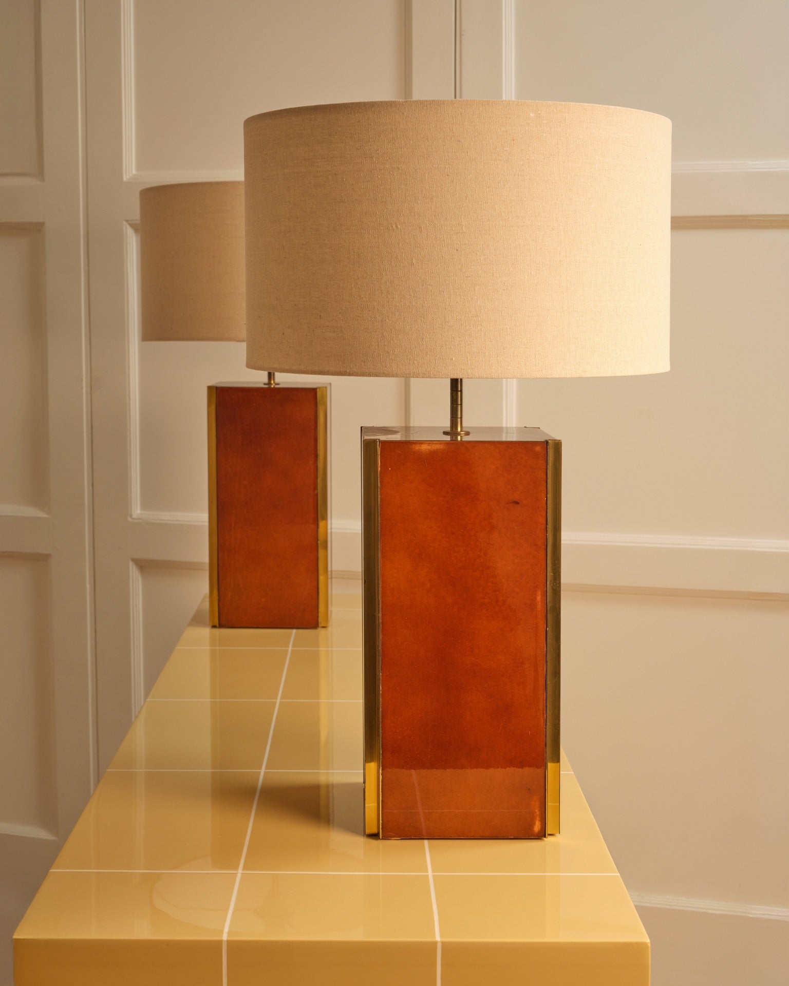 Pair of table lamps - Italy 1970s — close-up of amber glass base
