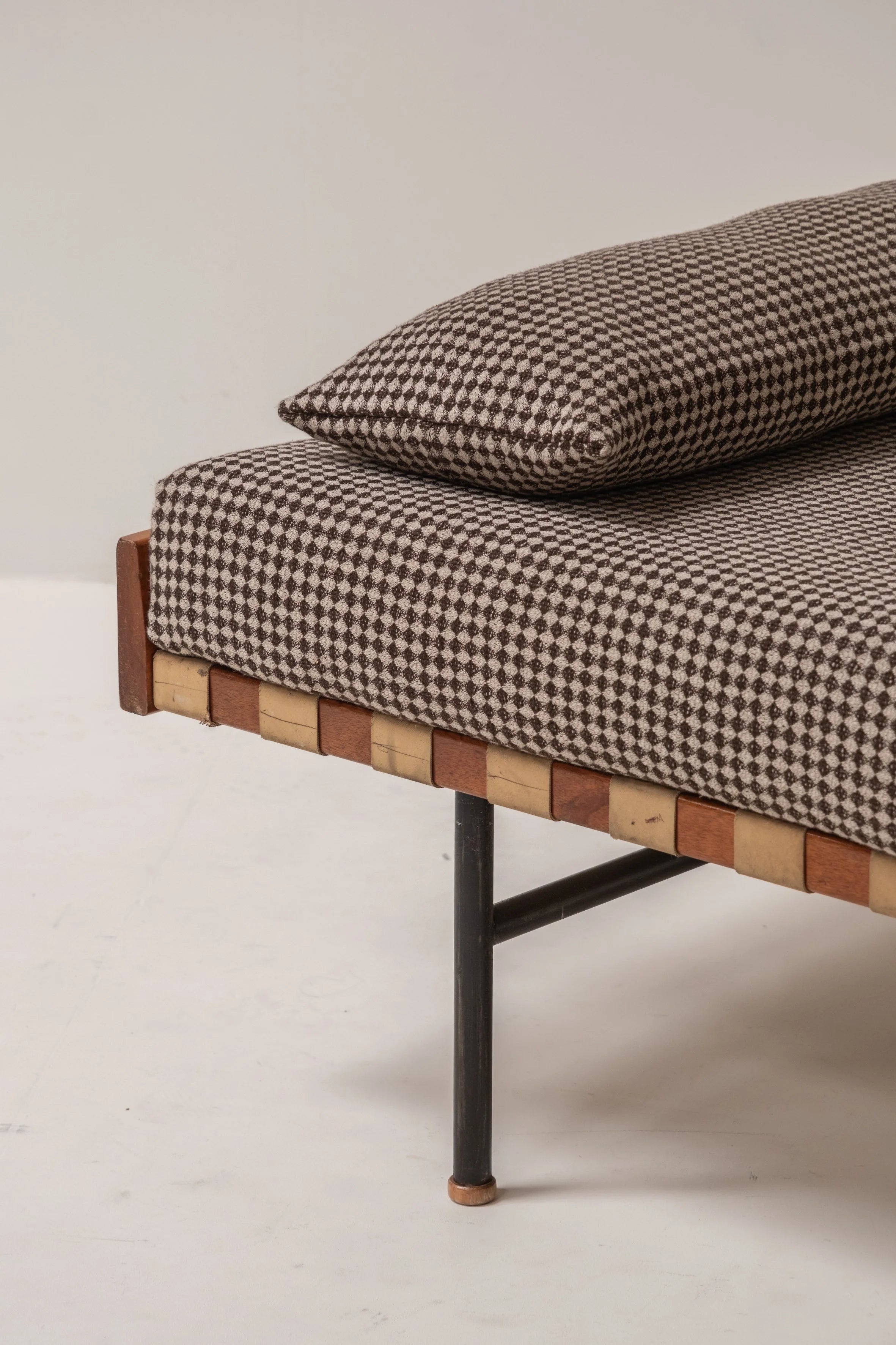 Daybed by Edoardo Gellner, Italy 1970 — close-up