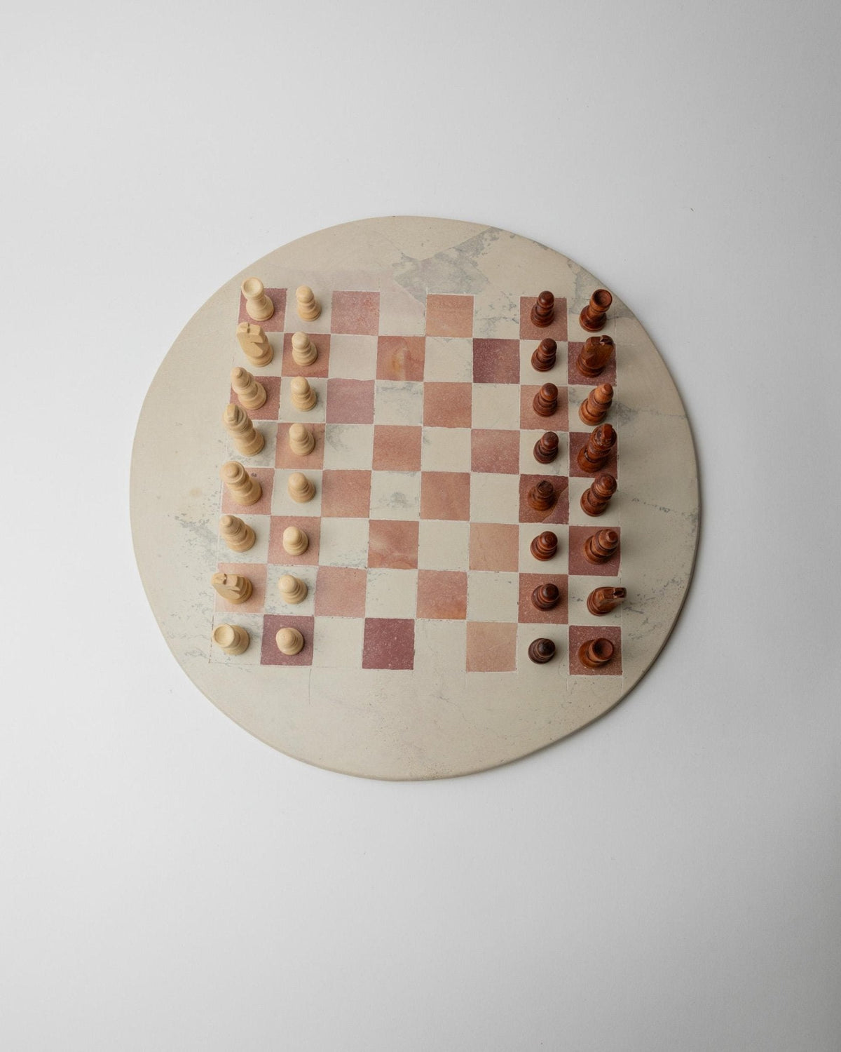 Vintage 1980s round Marble Chess Set, Beige and Rose Marble Chess Board with Wooden Pieces, Classic Strategy Game, Table Game, Gift Idea — close-up