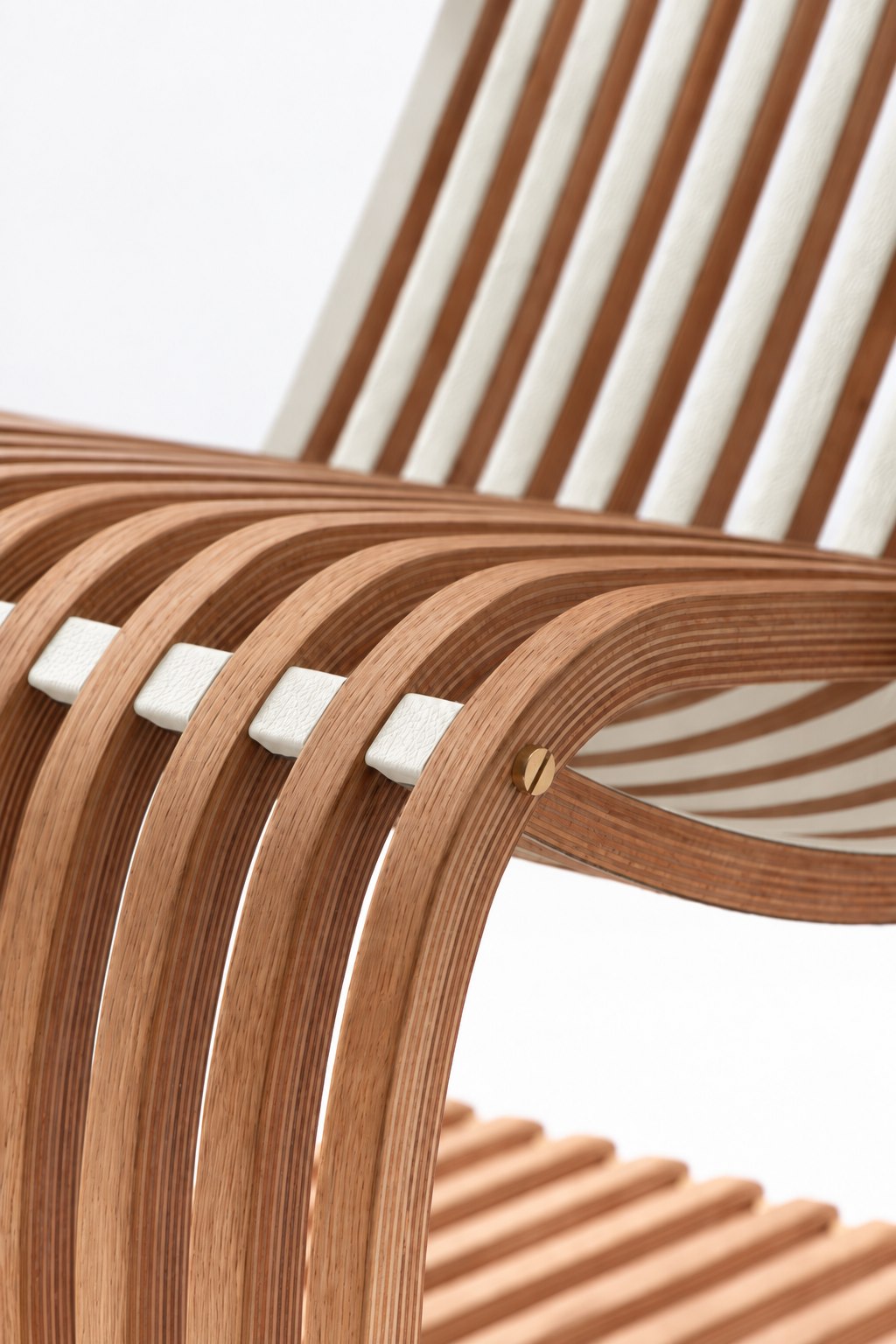 Avao Lounge Chair — alternate view