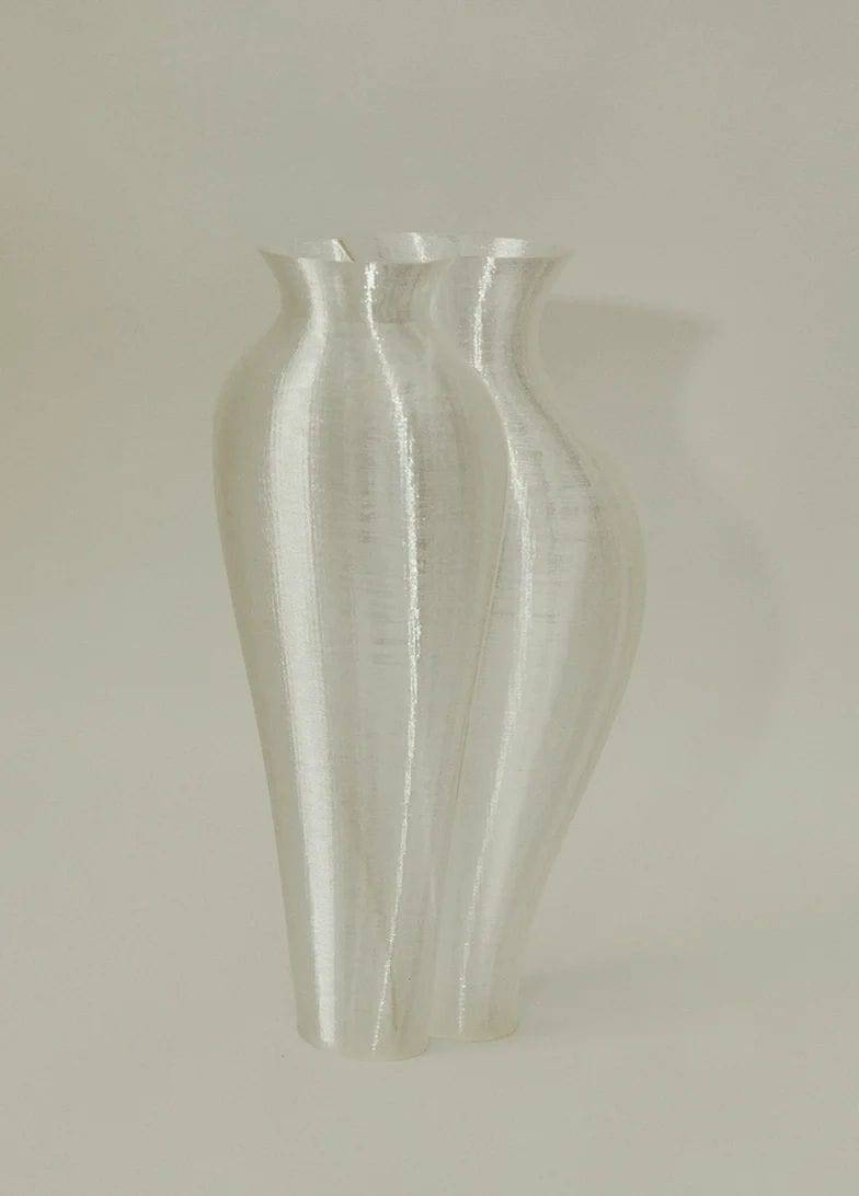 Soeurs Vase — side angle