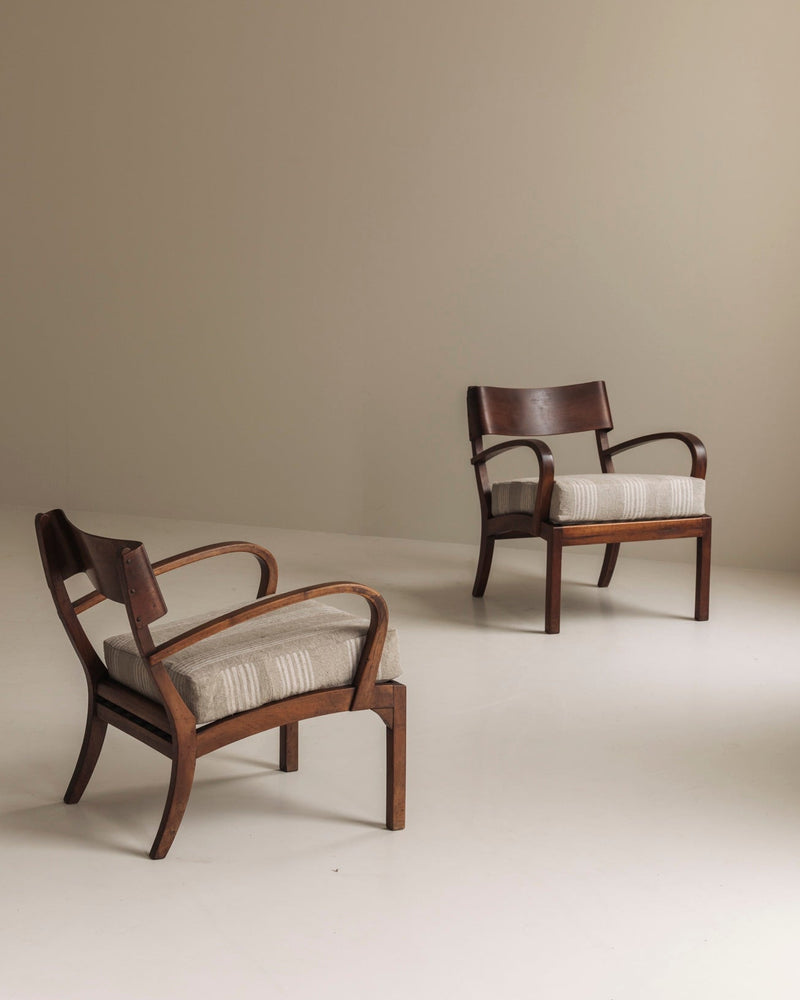 Sculptural pair of Italian easy chairs in walnut from the 1950s. by Modern Living | The Oblist