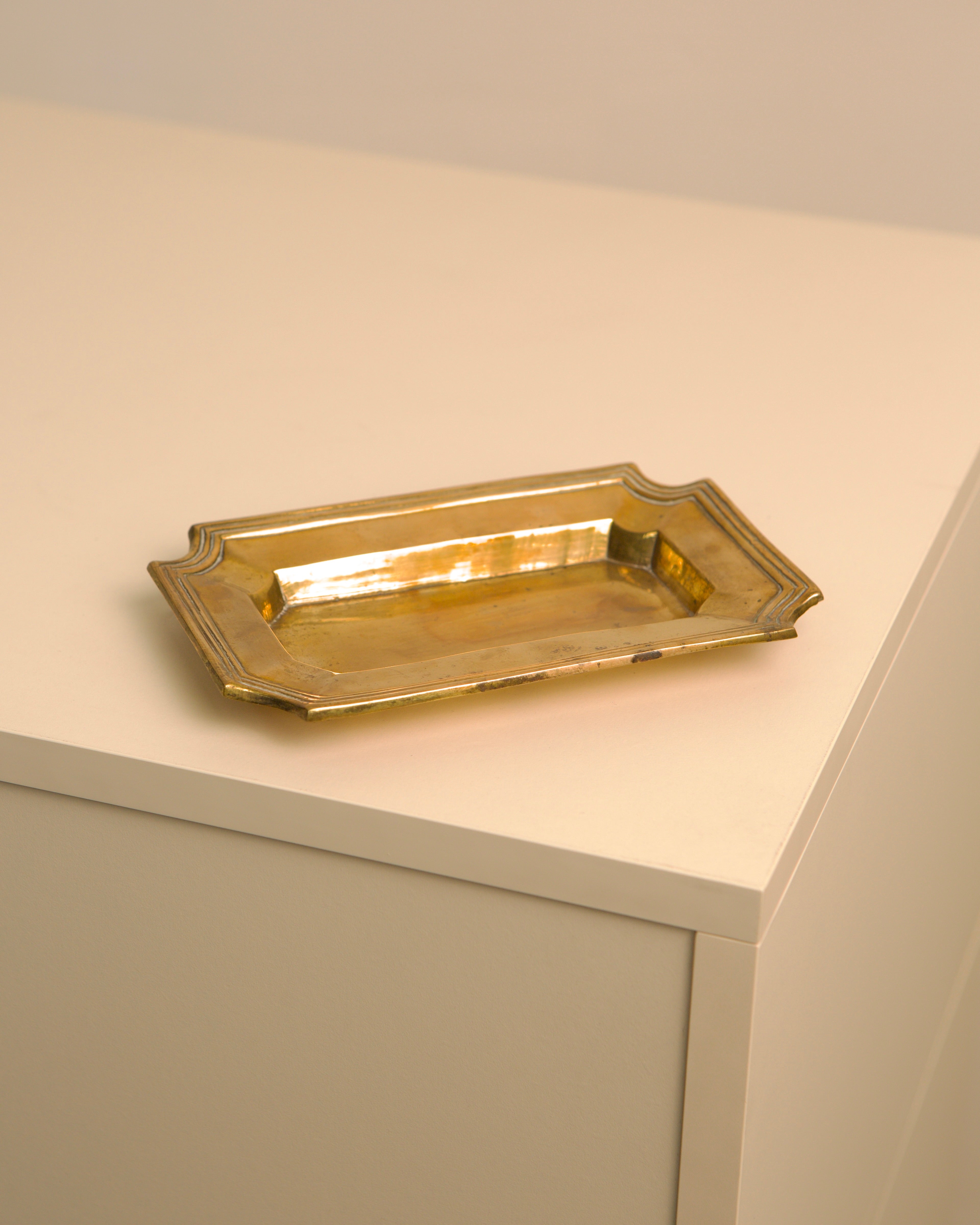 Italian brass vide-poche tray with curved edges from 1960s