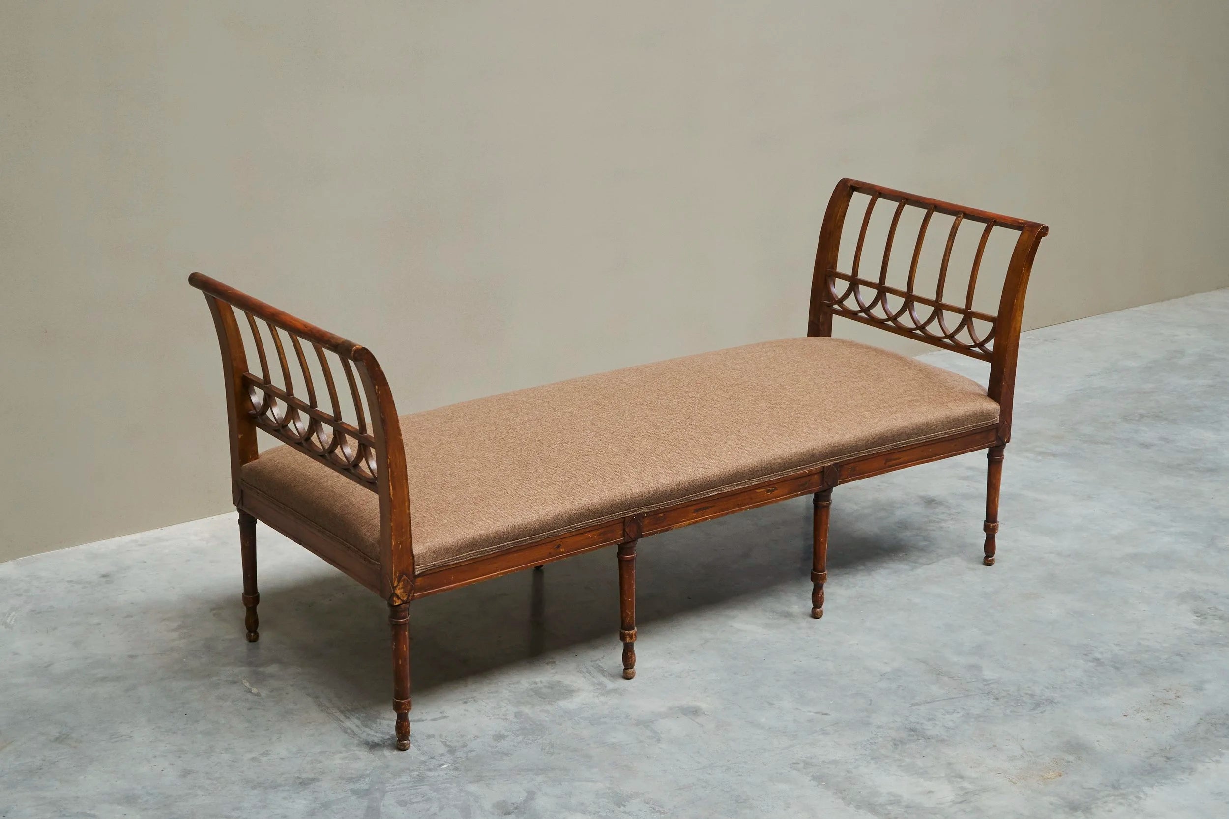 Beautiful Regency Style Daybed / Chaise Longue Europe Early 20th Century — in context