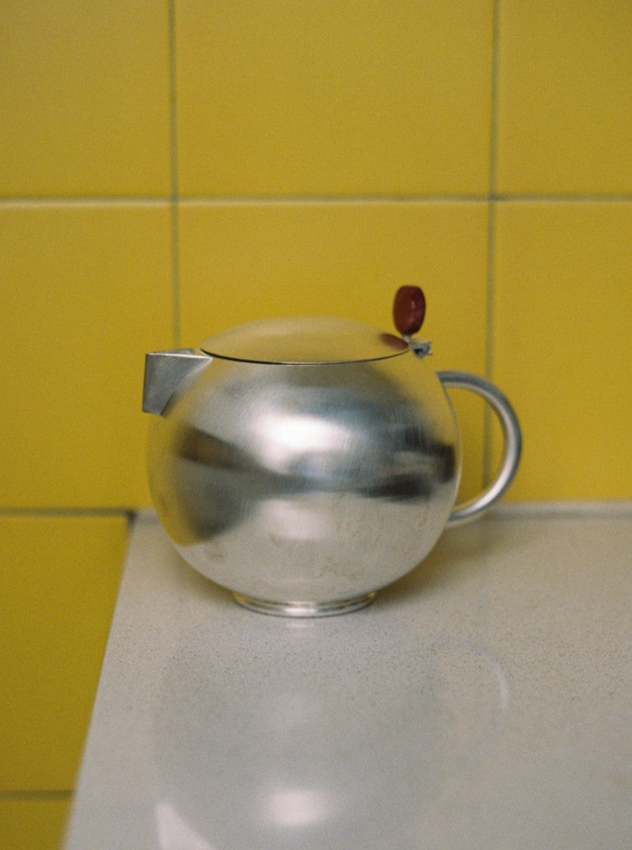 Teiera — side angle