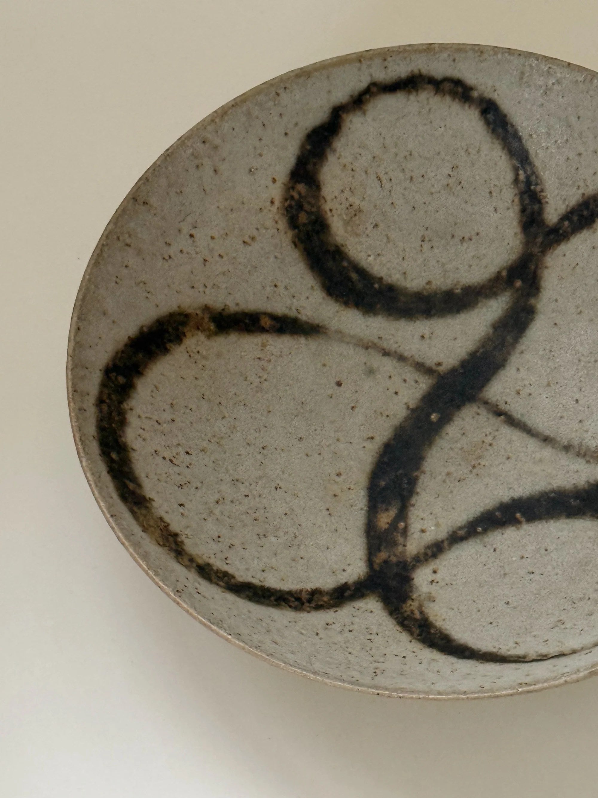 Eigil Heinrichsen Stoneware Bowl II, Denmark, 50s/60s — top view showing speckled gray surface with black design