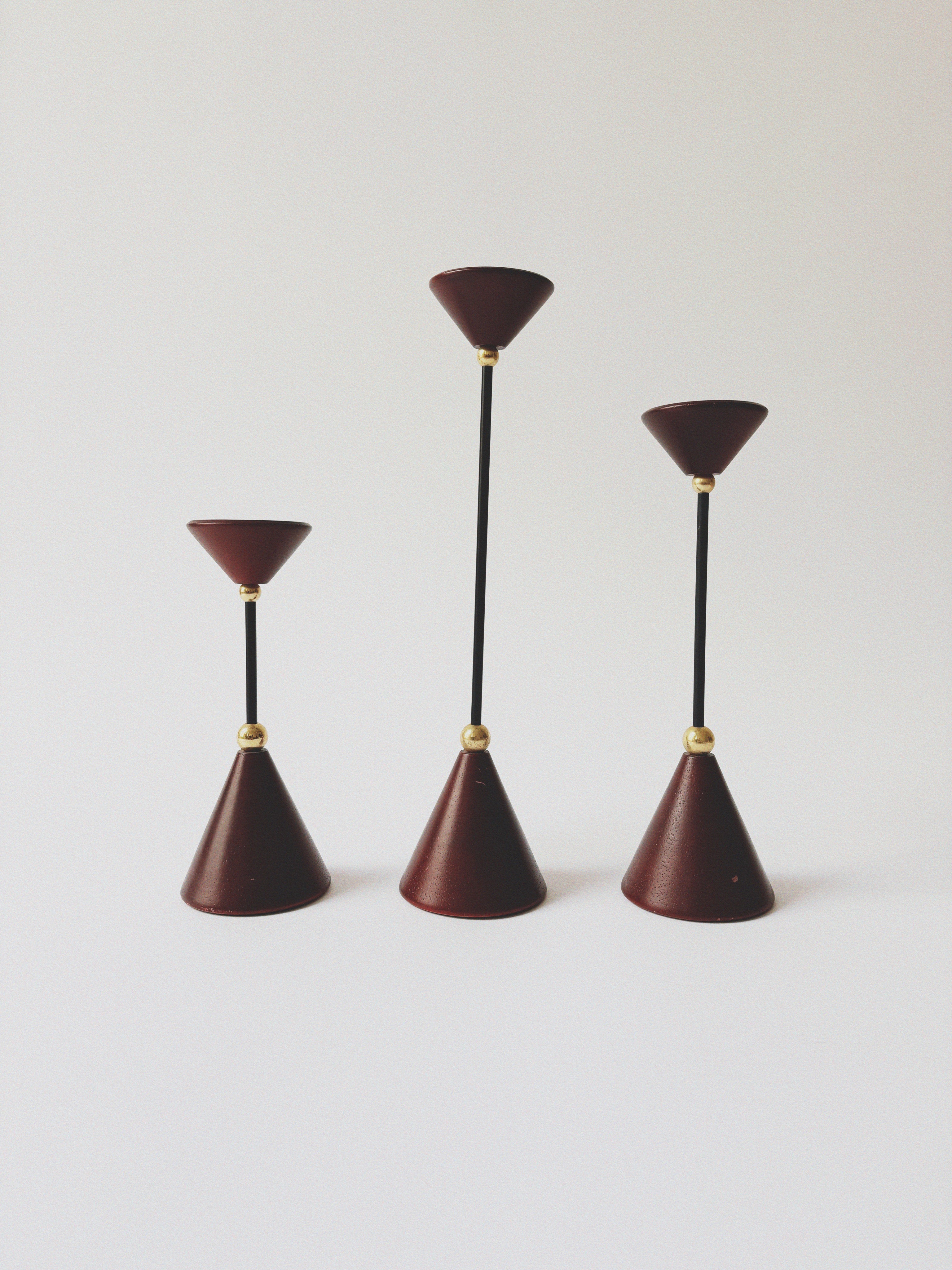 Ensemble de bougeoirs postmodernes en bois et métal