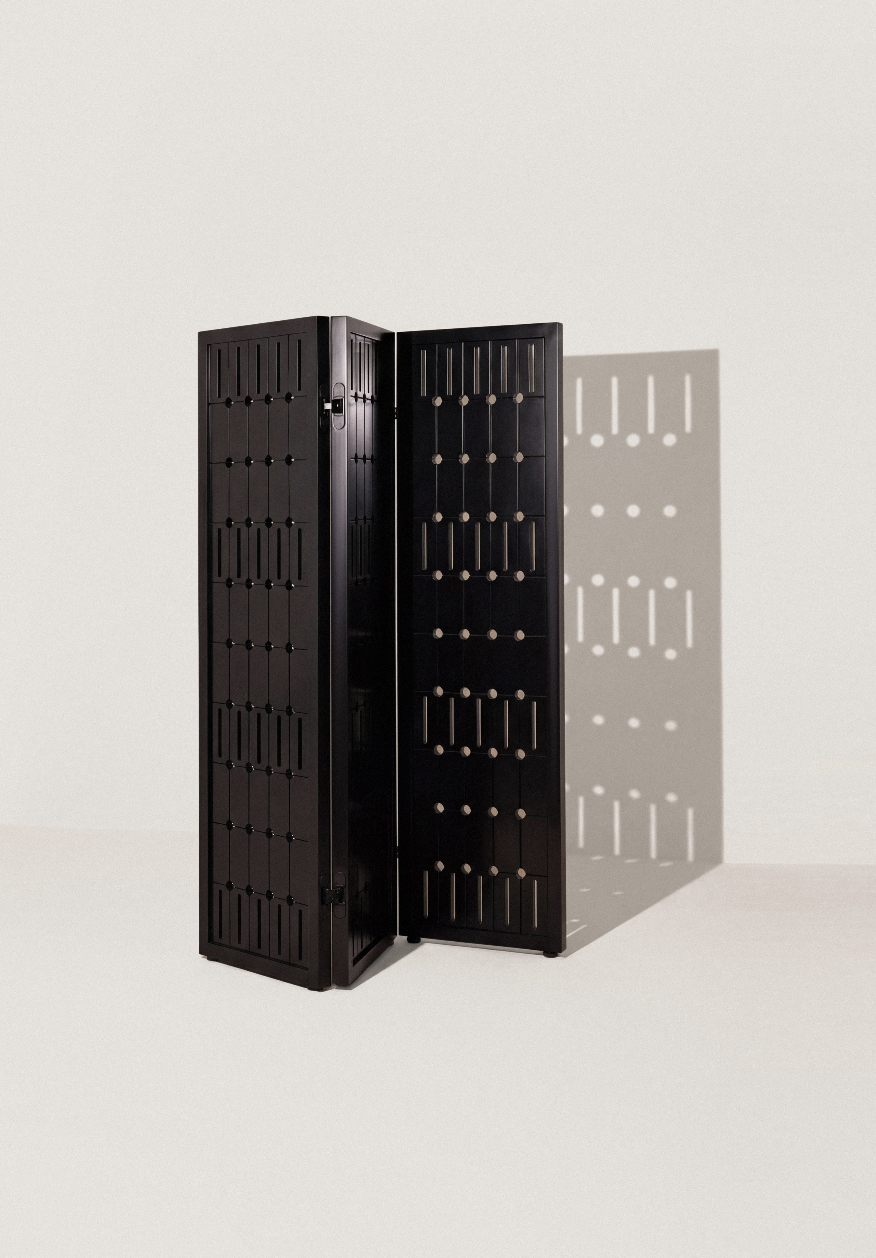 Folding Screen PARAVENT — close-up