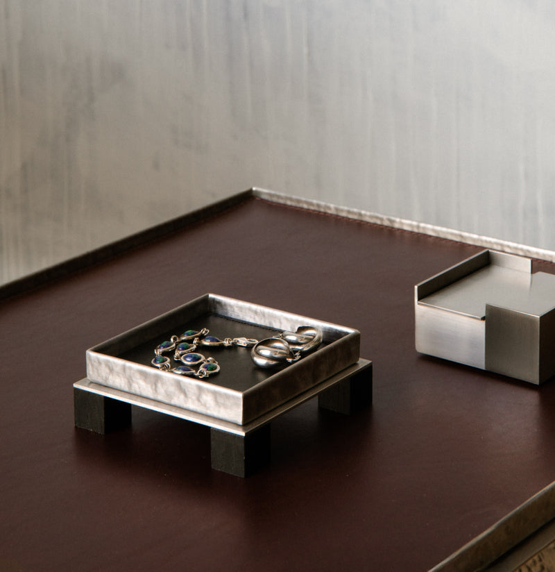 YUMA Tray Leather S — detail view