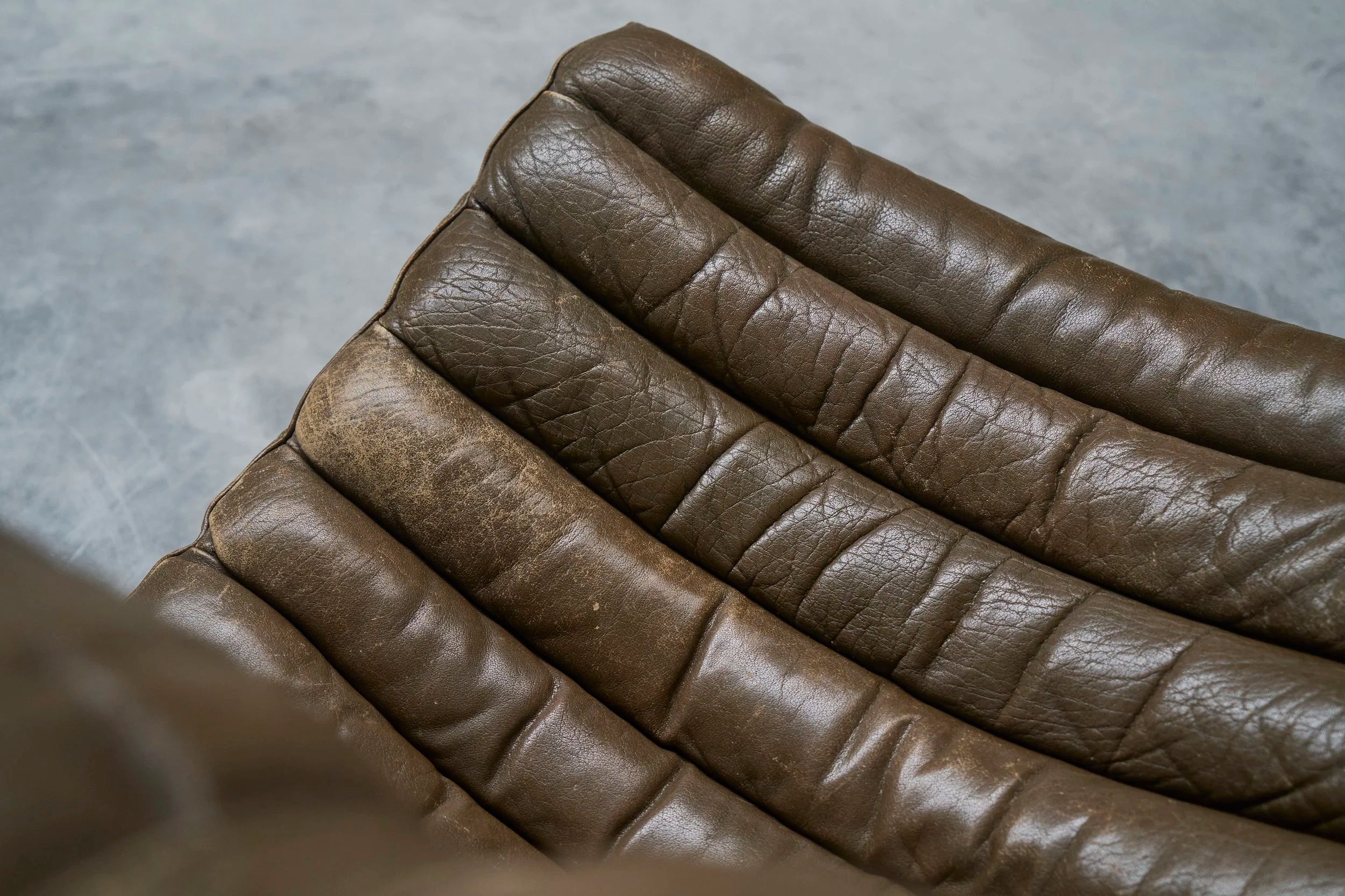 Arne Norell Pair of Ari Lounge Chairs in Steel and Patinated Leather, 1960s — additional view