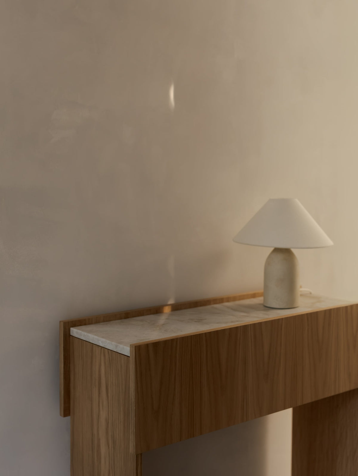Minimalistic ORIA Console Table — detail view