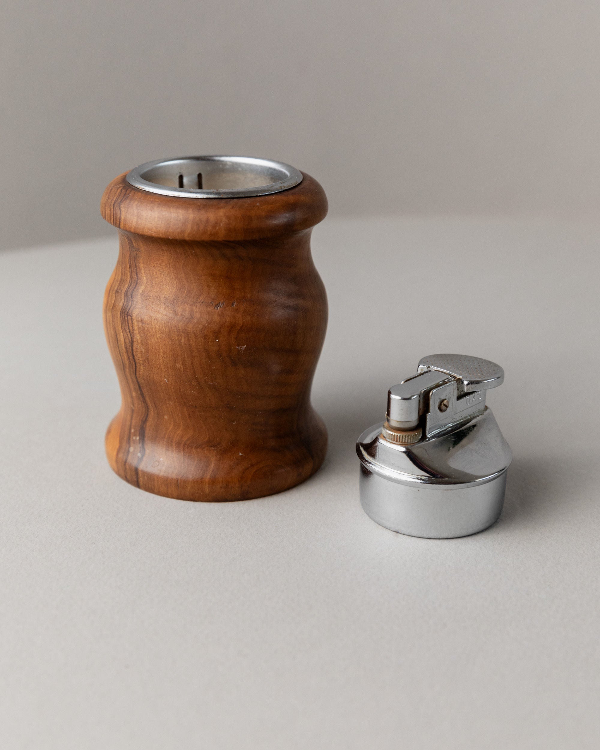 Curved Wooden Table Lighter, Italy 1960s — close-up of handcrafted wooden body
