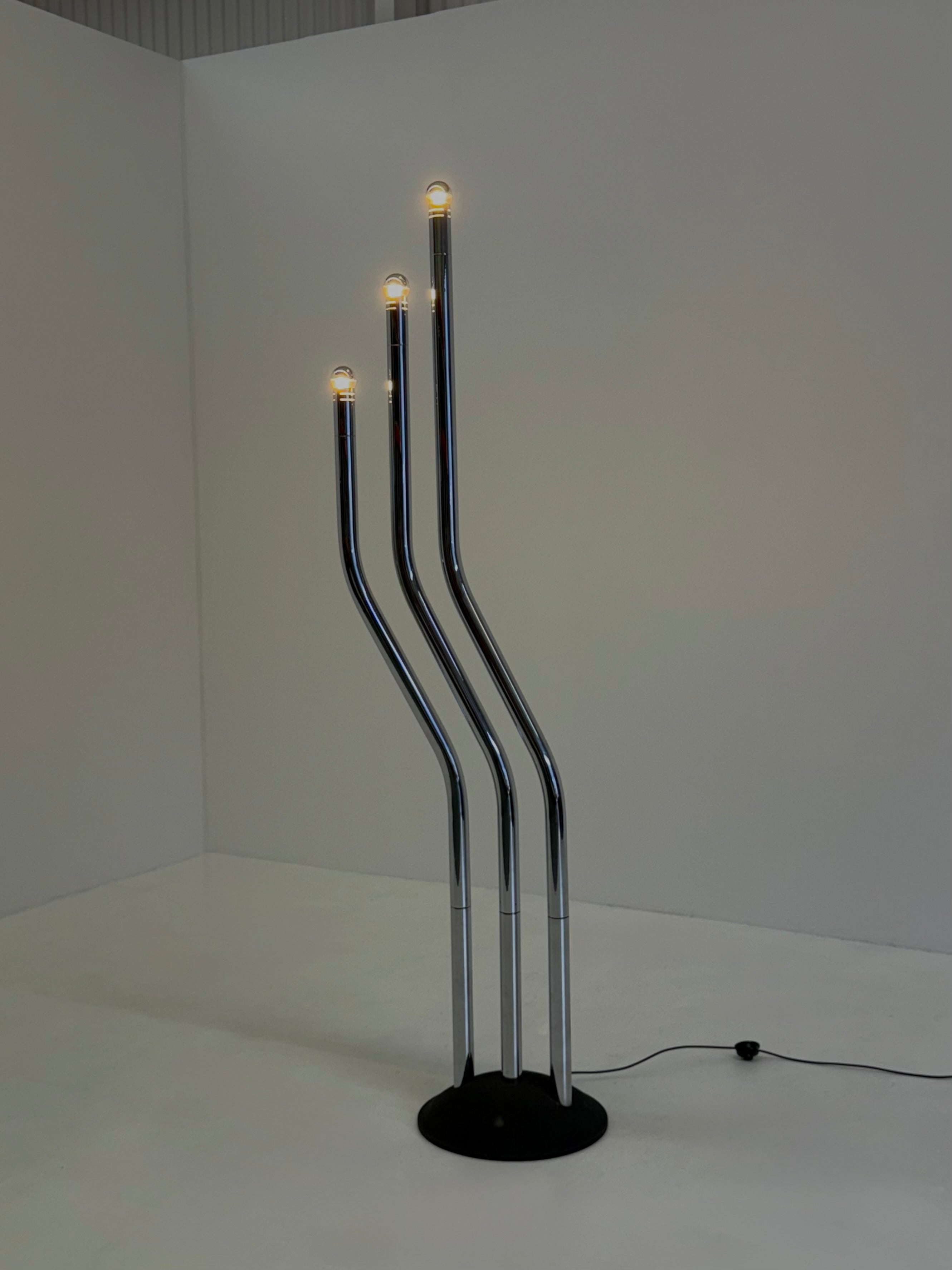 Chrome tubular frame designer floor lamp by Goffredo Reggiani — additional view