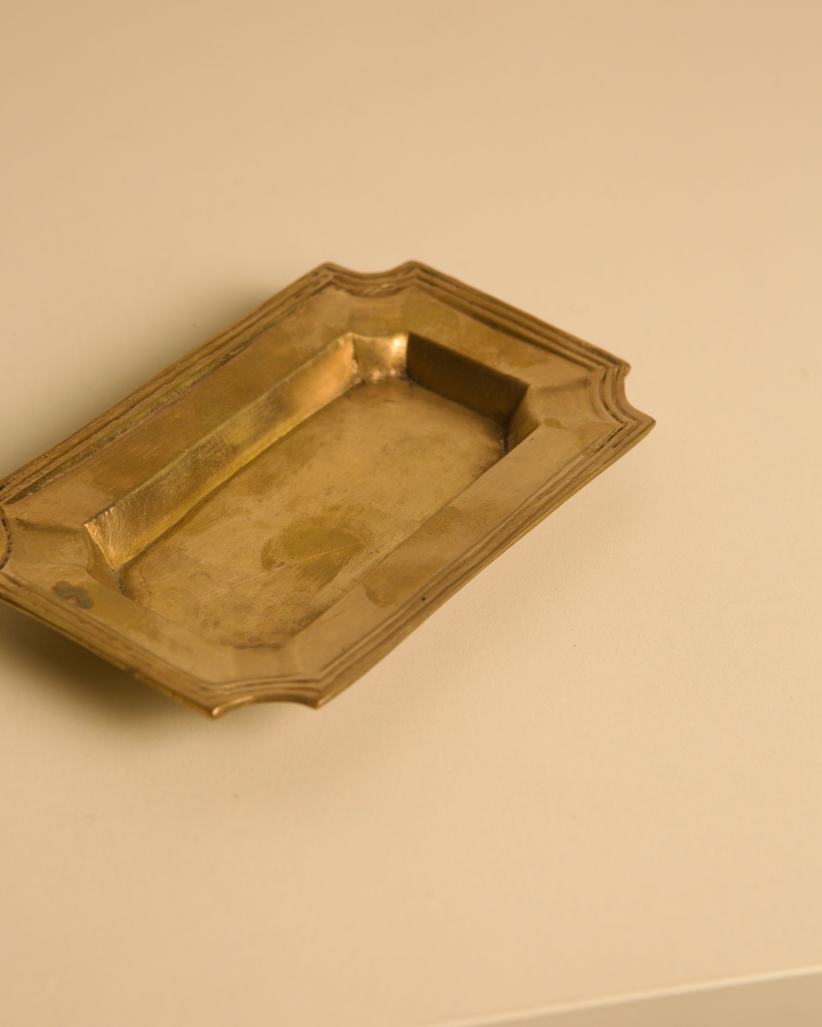 Petit plateau à bibelots rectangulaire en laiton italien des années 60