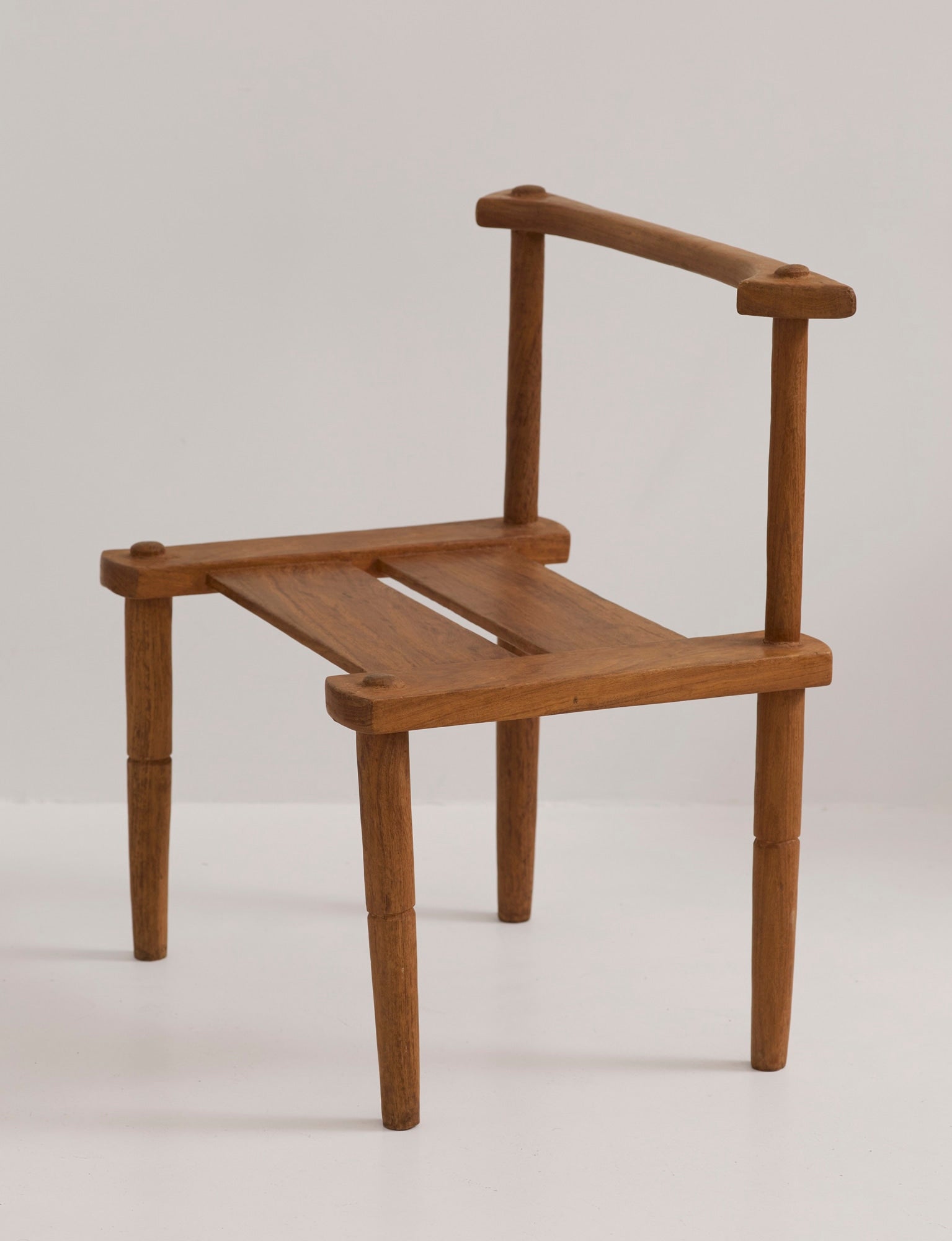 Large one-of-a-kind Baoulé chair in solid wood — detail view