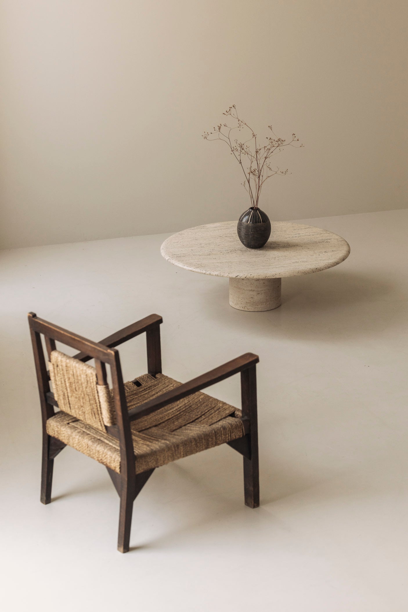 Travertine round coffee table by Angelo Mangiarotti, Italy 1970s — view 9