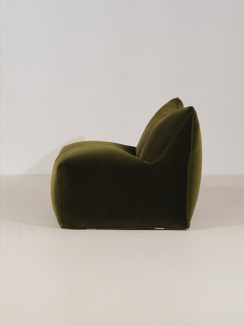 Le Bambole Chair by Mario Bellini for B&B Italia in emerald green velvet, Italy 1971 by Rémanence | The Oblist