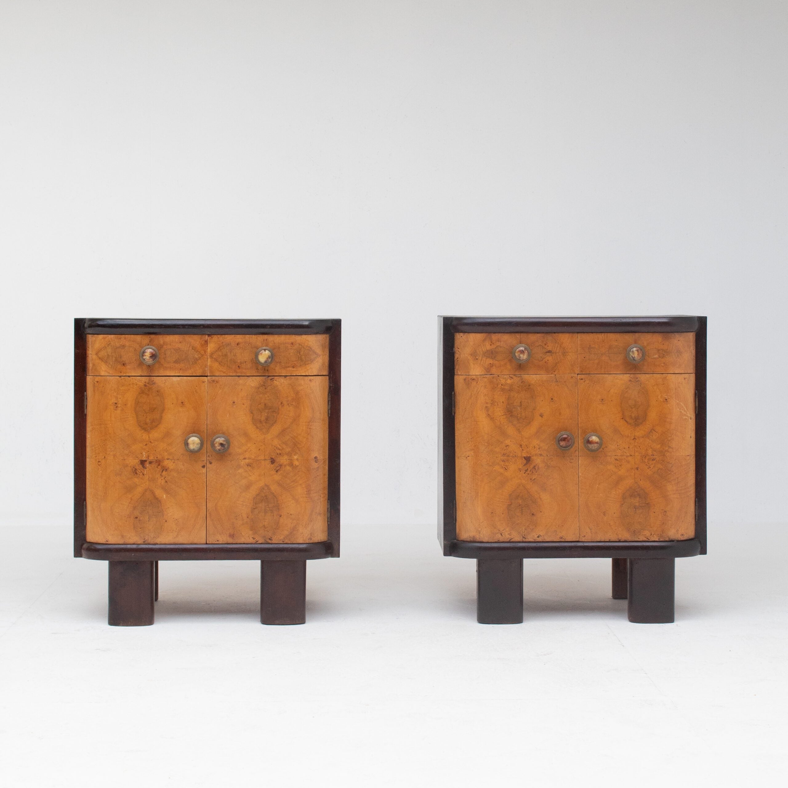 Pair of Italian Art Deco Bedside Cabinets — close-up of walnut wood grain