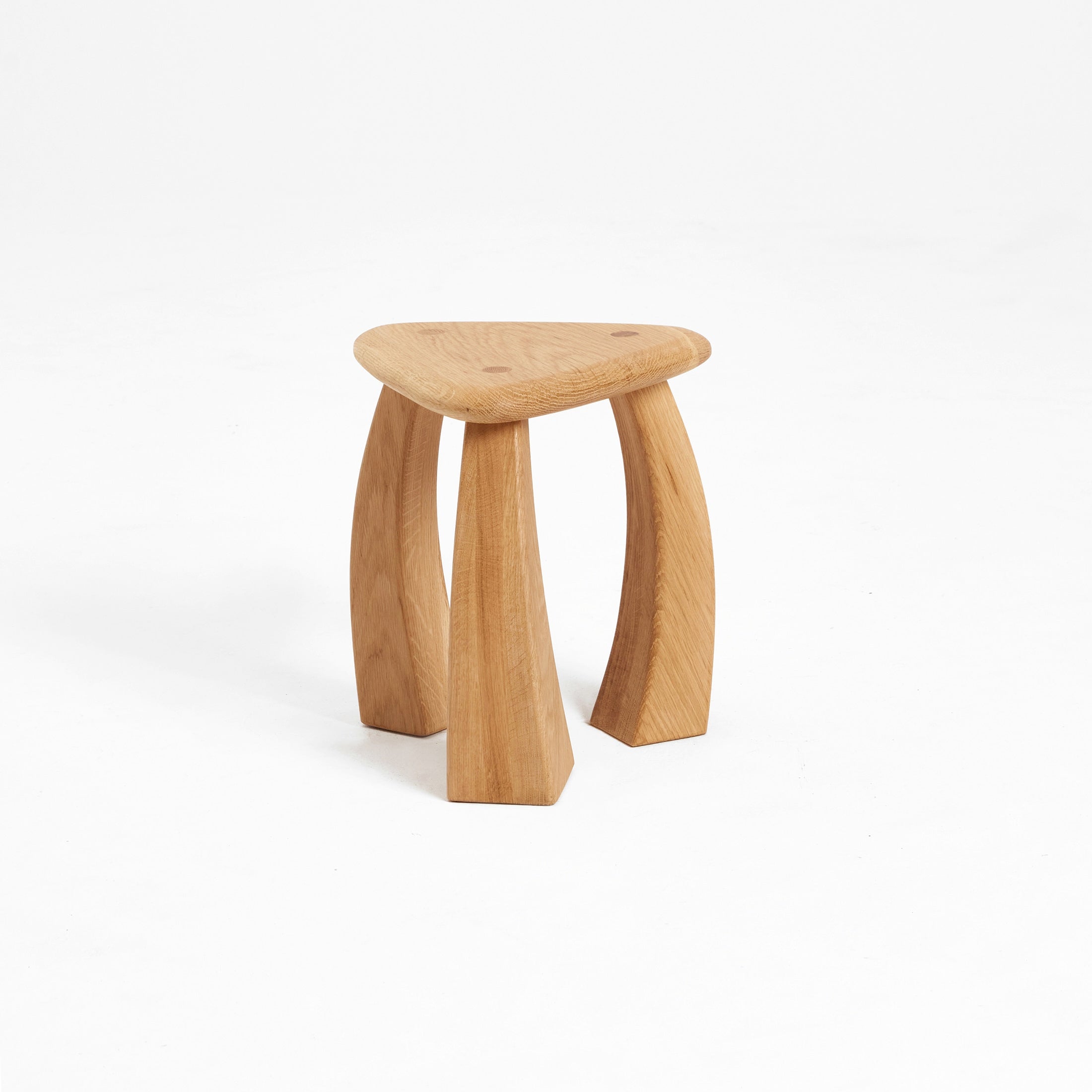 Arc de Stool '37 — top view of triangular oak seat