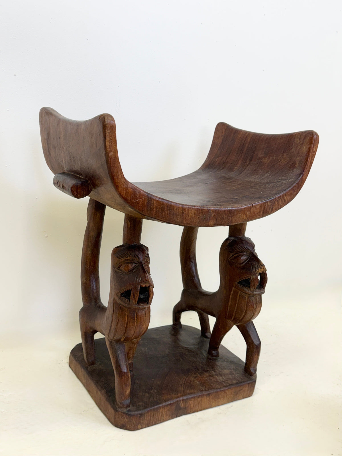 Fon Royal Throne in Carved Wood – Benin, 20th Century by Ultra Galerie | The Oblist