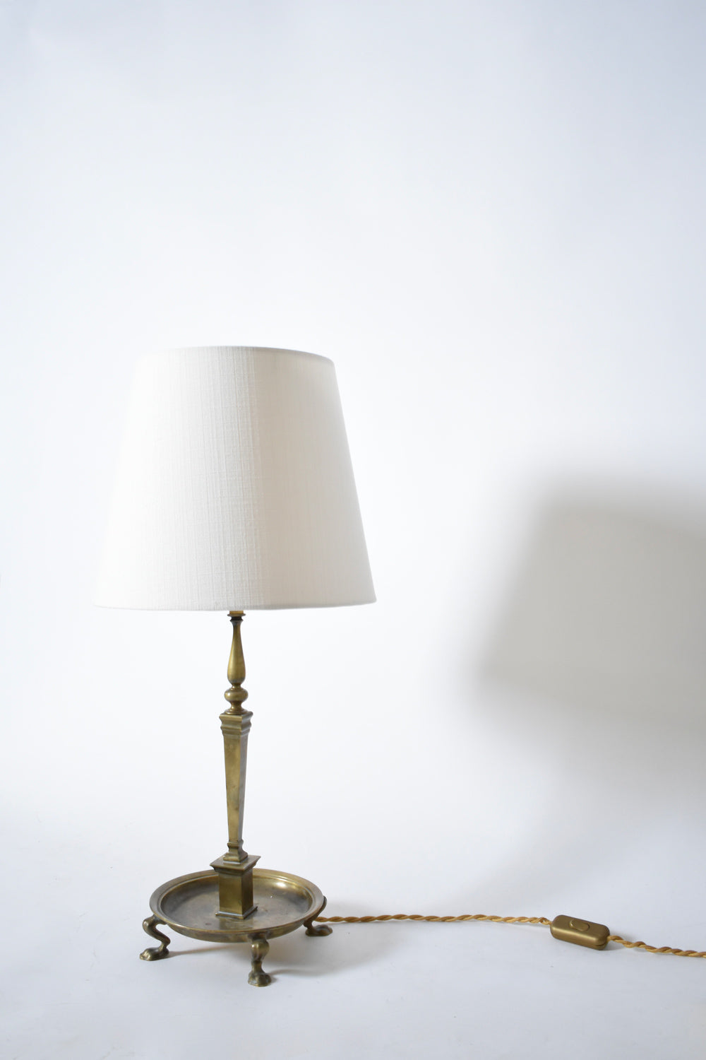 Quadripod lion paws bronze lamp, 1960s — side angle