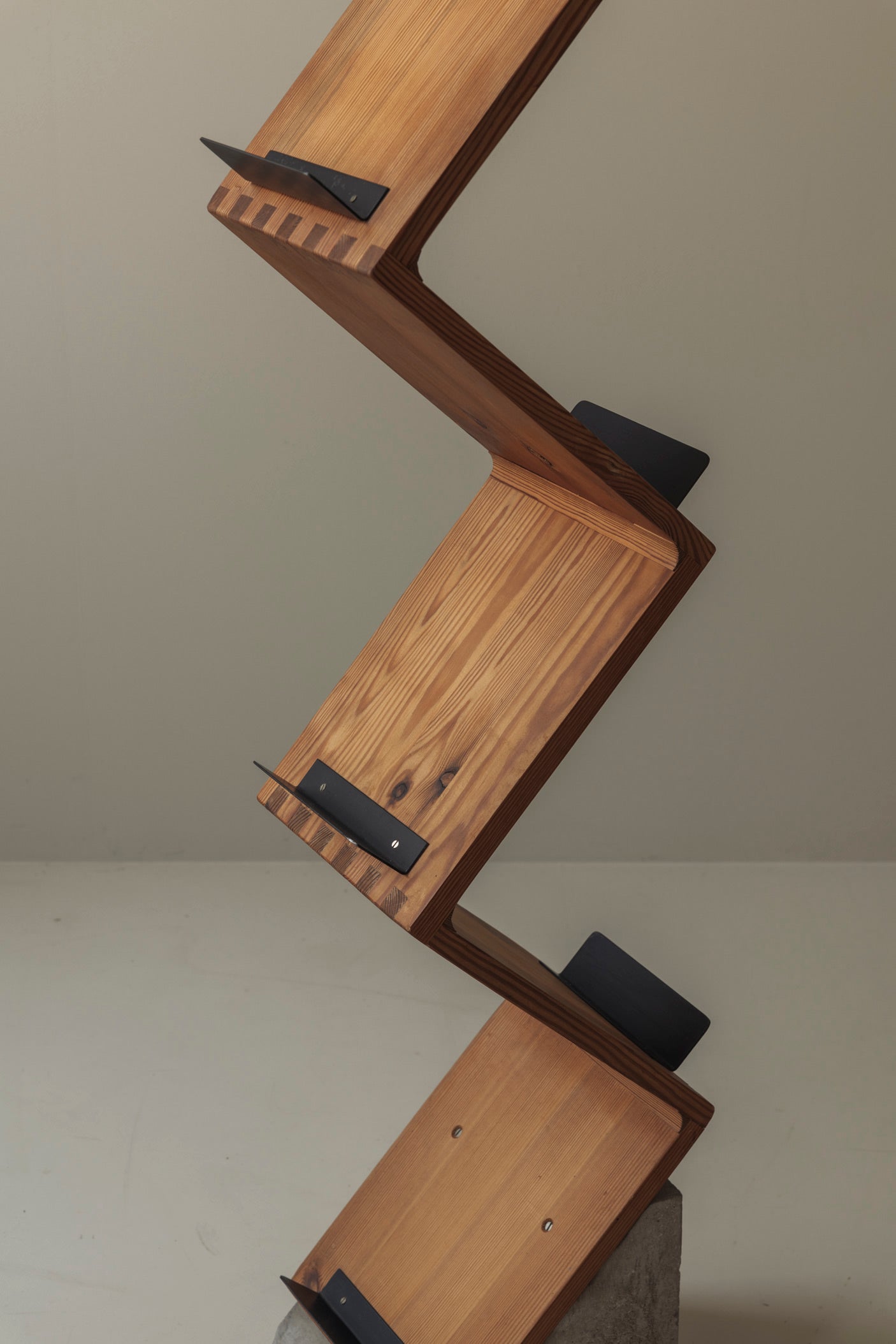 Sculptural Magazine Shelf Inspired by Jonas Bohlin's Iconic Zink Design, 1980s — close-up