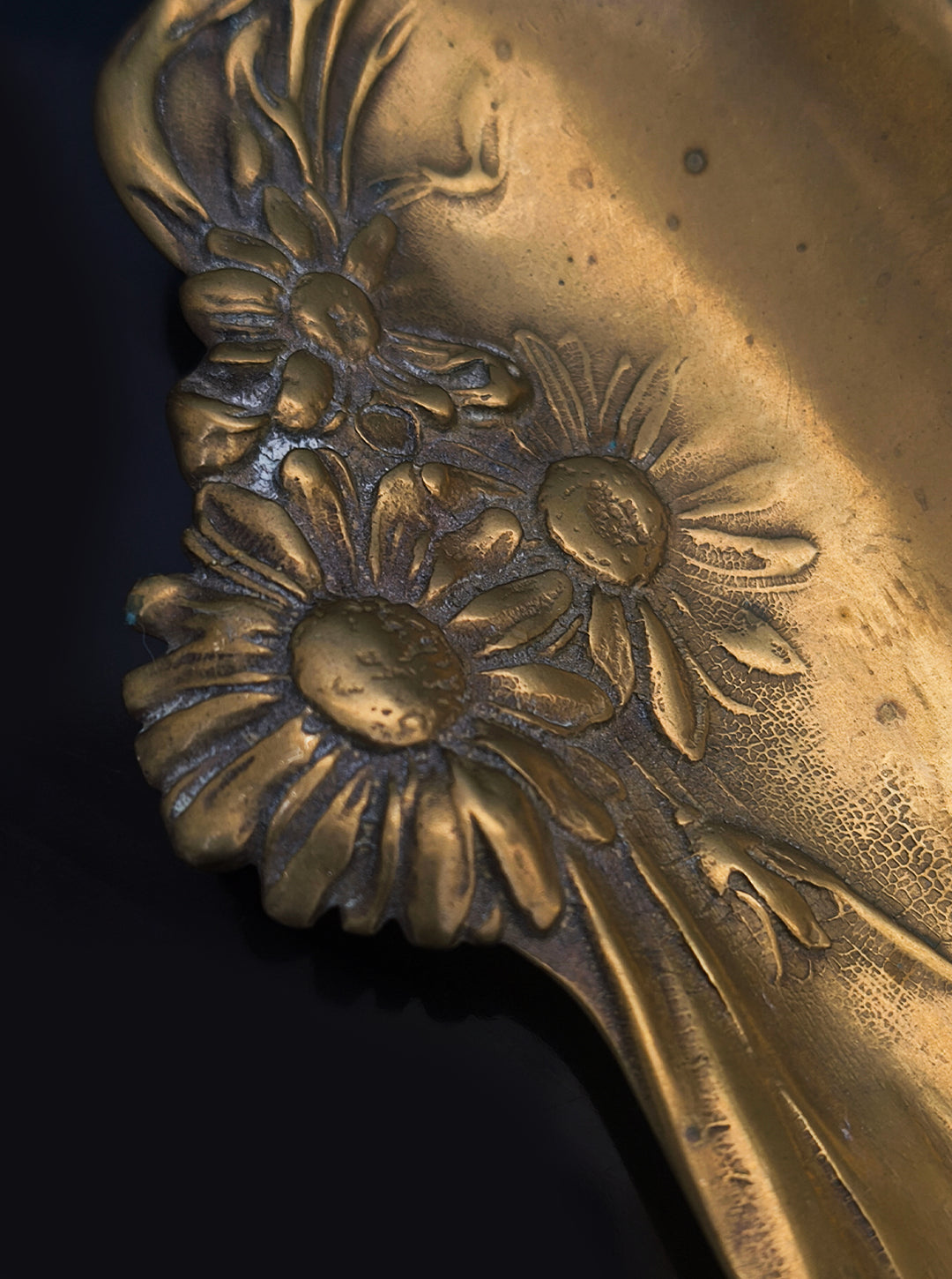Art Nouveau vide-poche — side angle