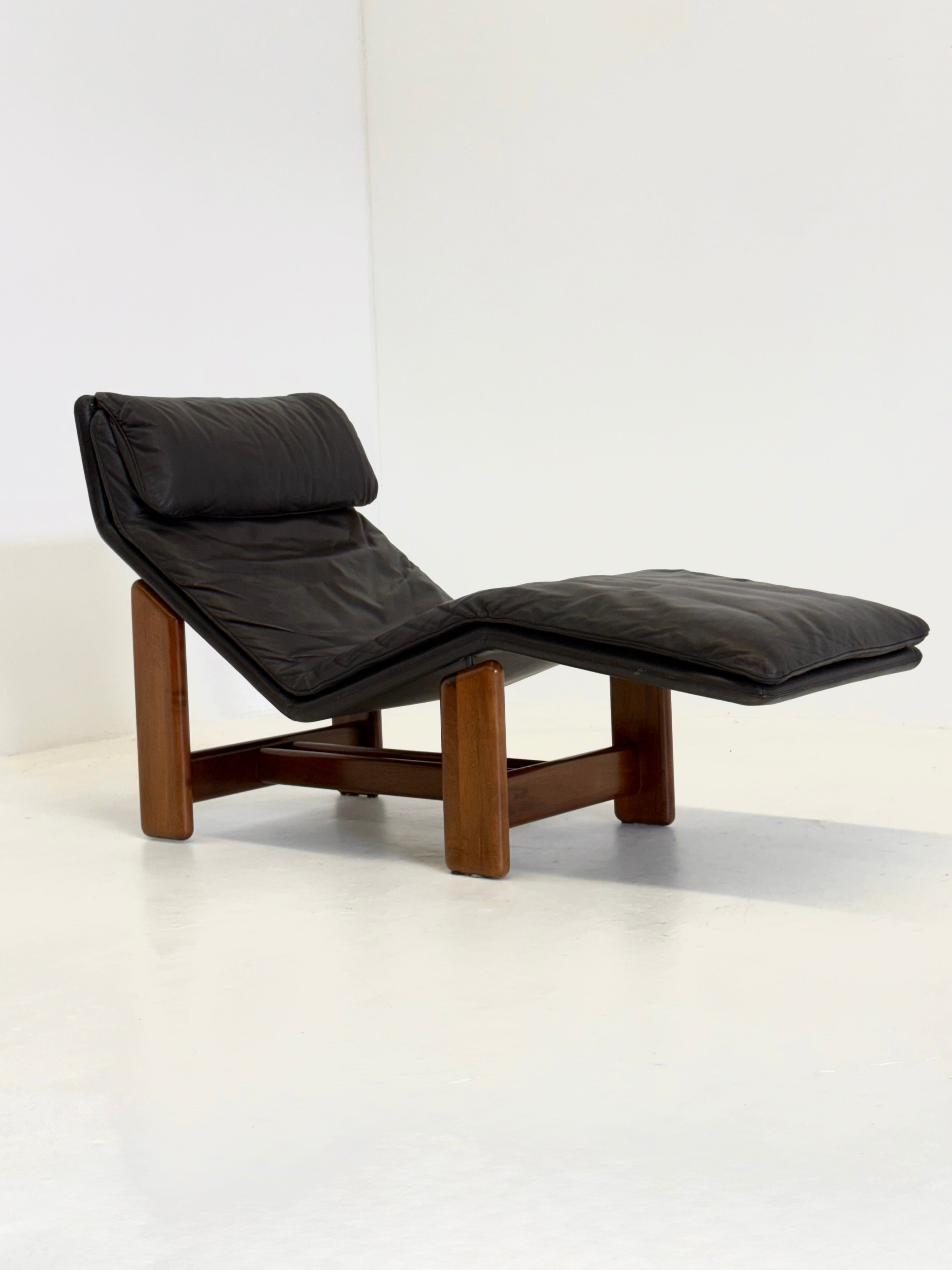 Periplo chaise longue Tarcisio Colzani for Mobil Girgi — lifestyle setting