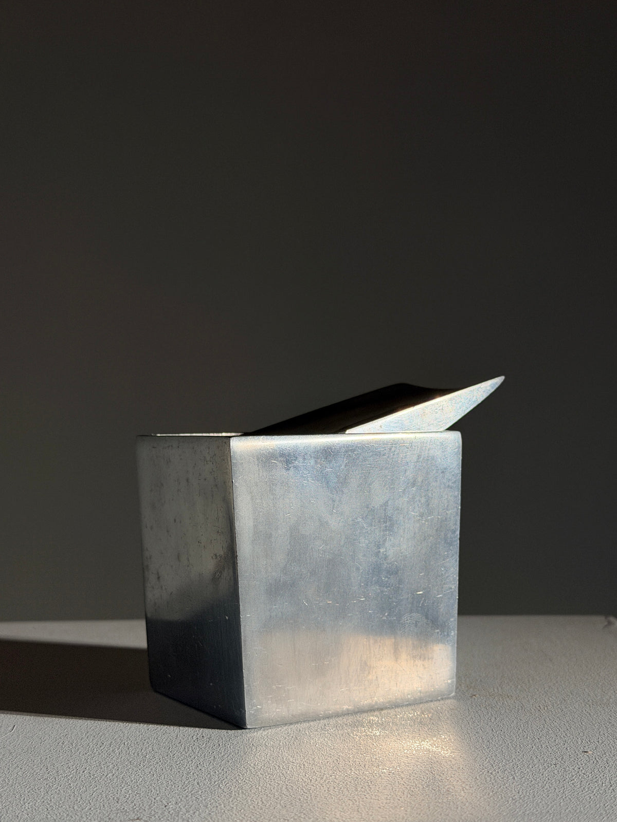 "Ray Hollis” ashtray designed by Philippe Starck in 1985 — side angle
