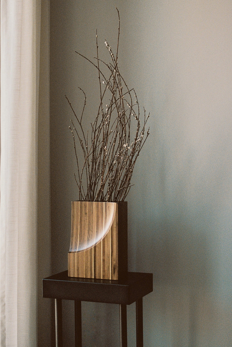 Cava Vase in Wood by Rosana Sousa | The Oblist