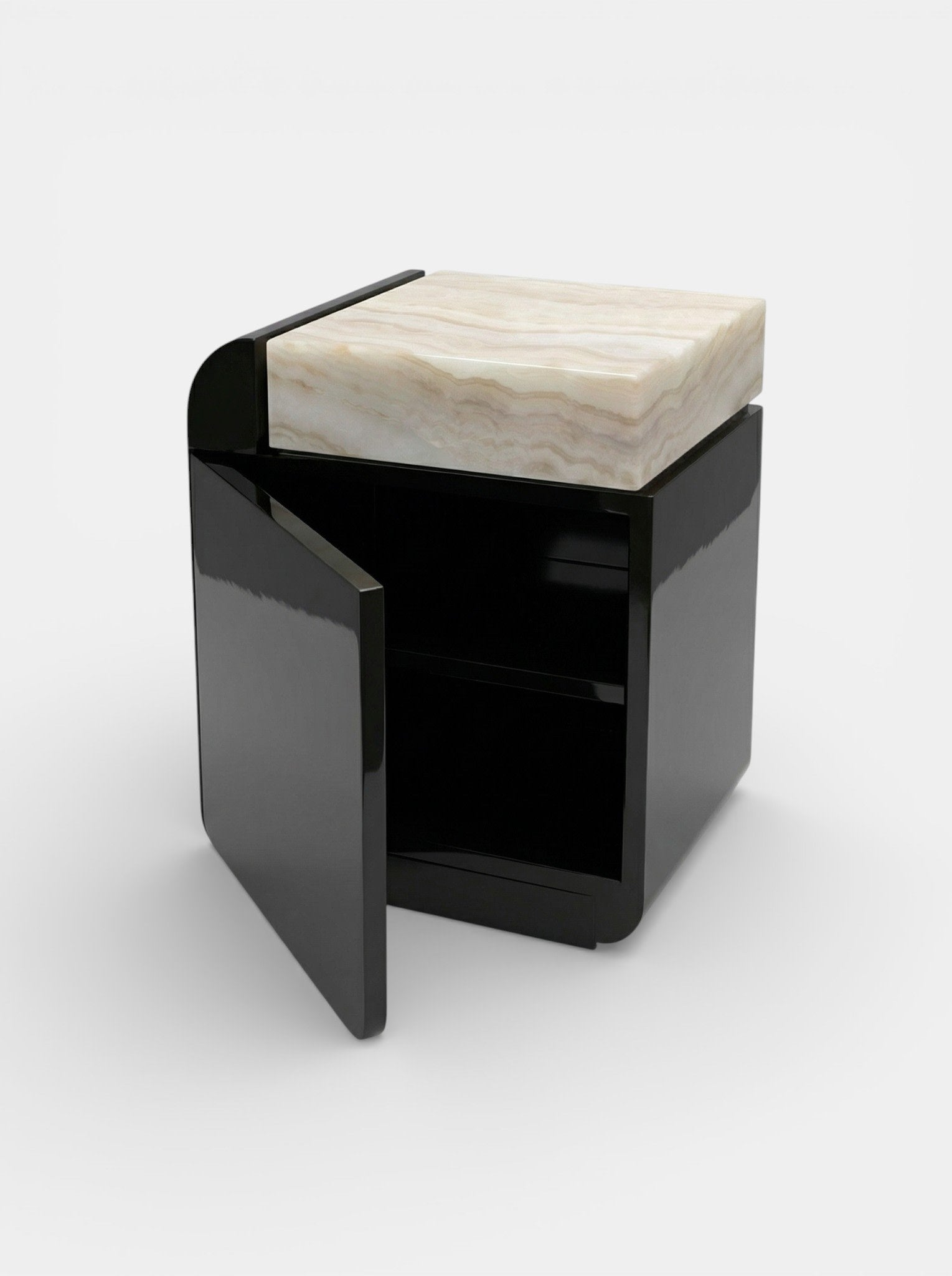 Amo Black Lacquered Wood and Ivory Onyx — close-up of onyx top detail