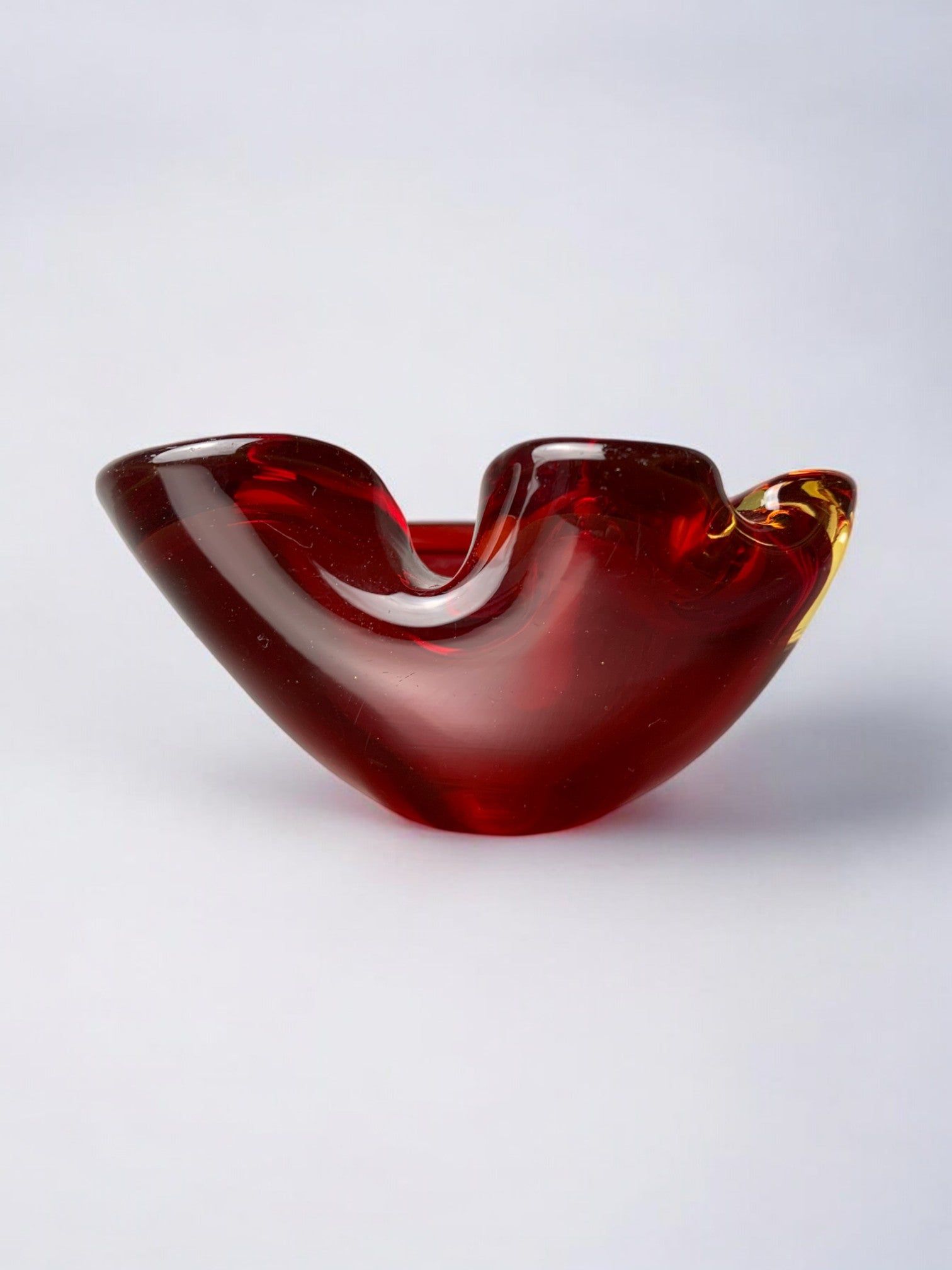 Murano Glass Sommerso Vide-poches by Flavio Poli 70s — close-up of red glass detail