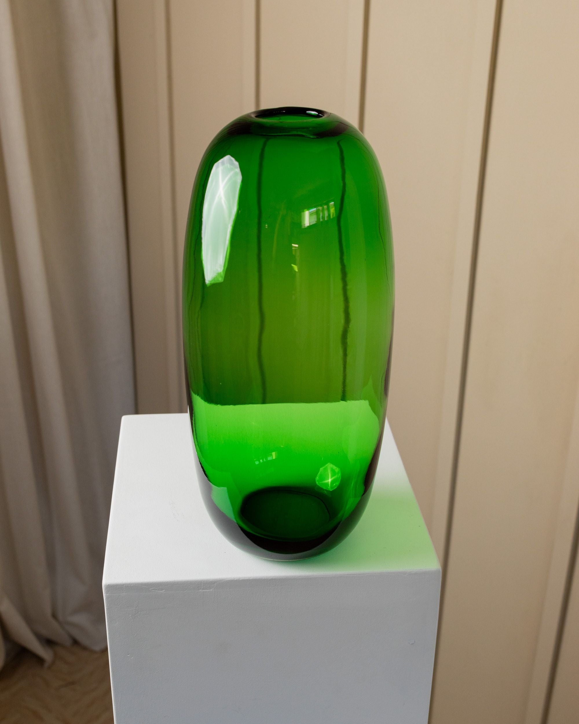 Green Glass Vase, 1990s - Maria Vinka for Ikea — back view on white pedestal