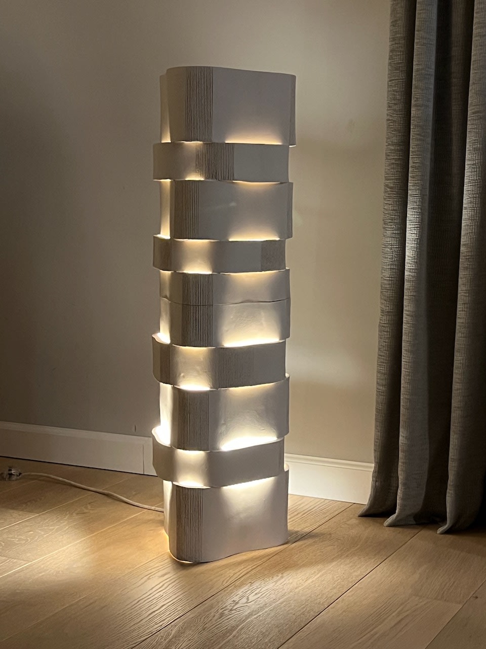 Lampe de sol Too 60 en céramique