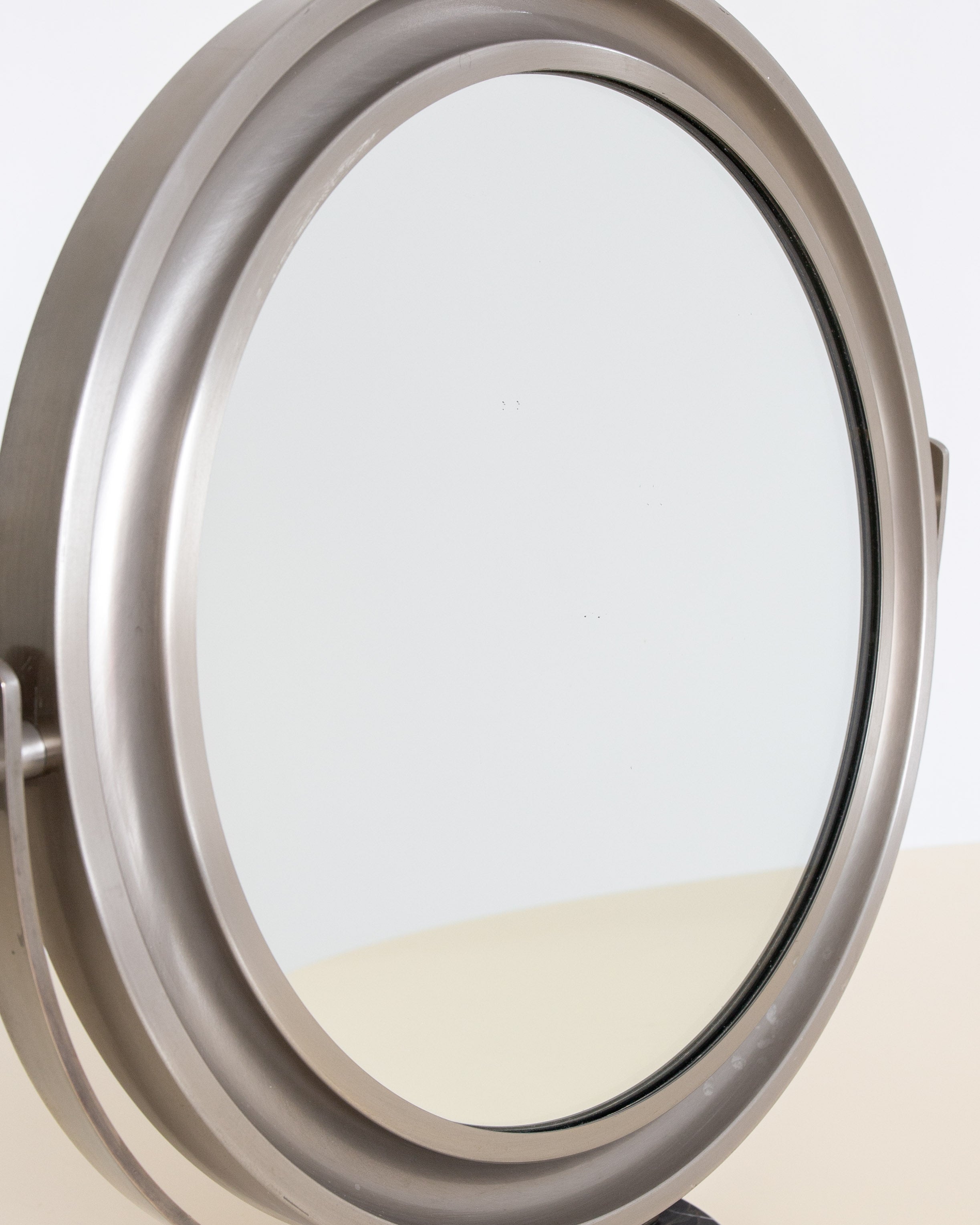Narciso' Table Mirror by Sergio Mazza for Artemide, 1970s, Italy — close-up of brushed metal frame