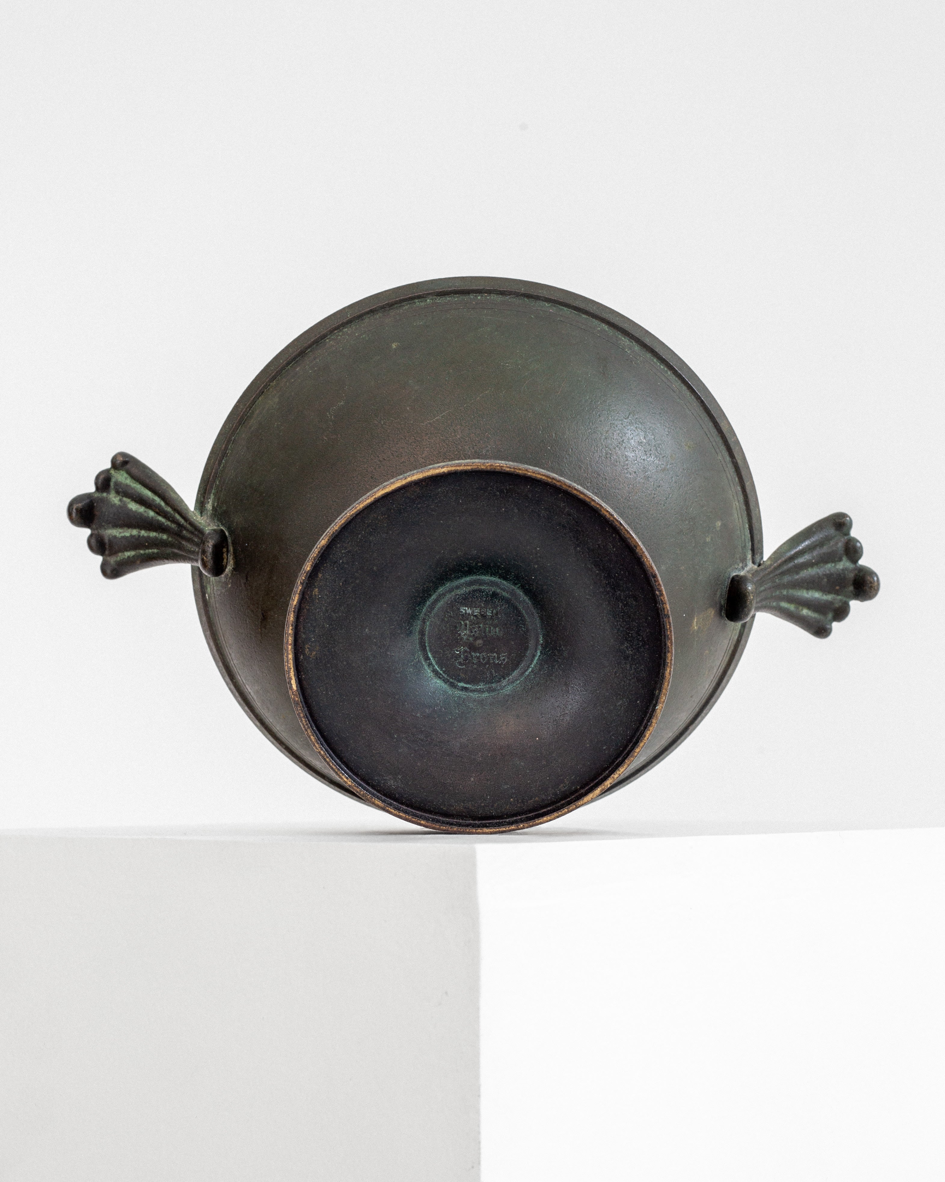 Coupe sur piédestal en bronze Art Déco par Ystad Metall, Suède années 1930