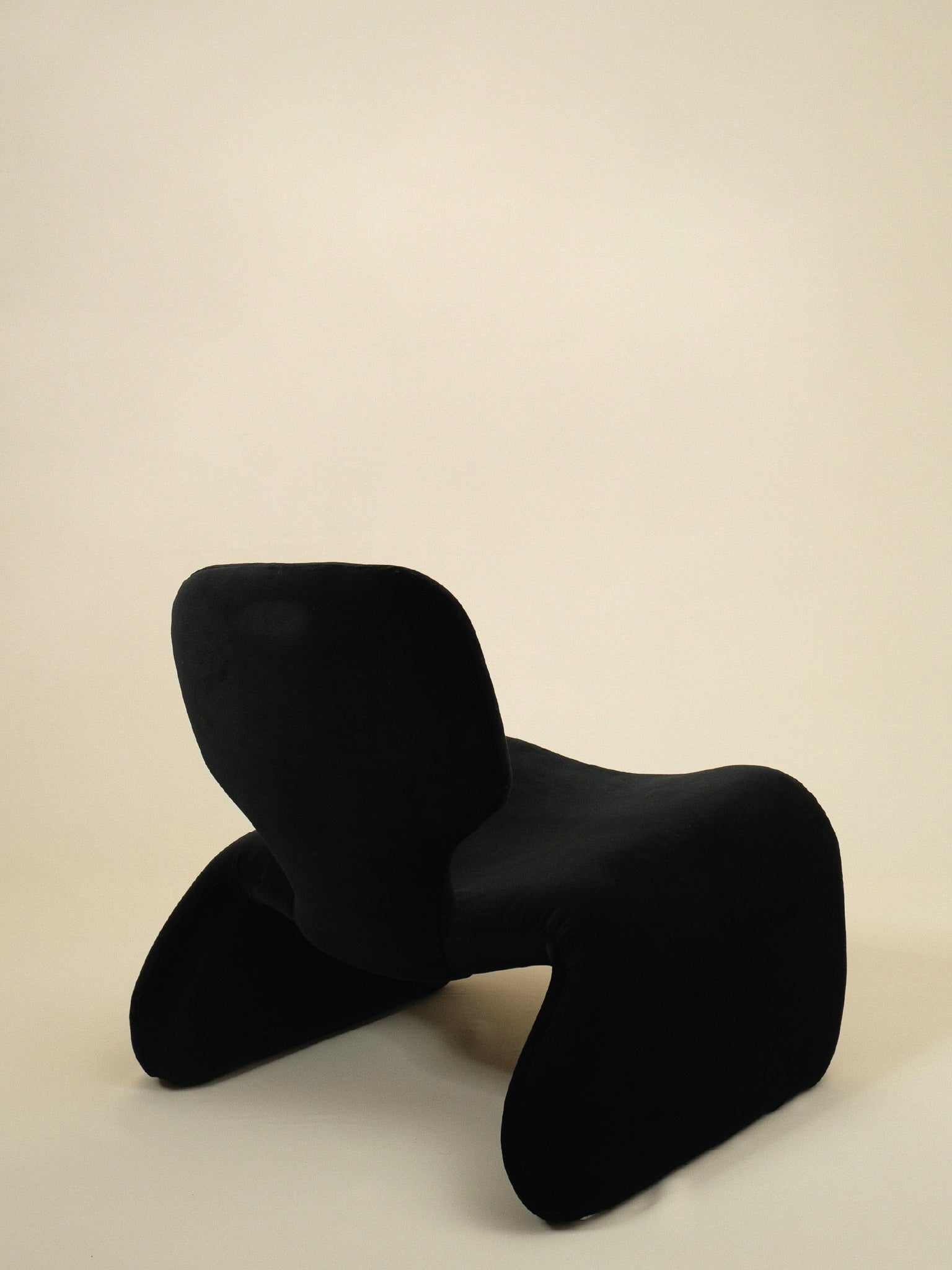 Olivier Mourgue Djinn Lounge Chair — lifestyle setting