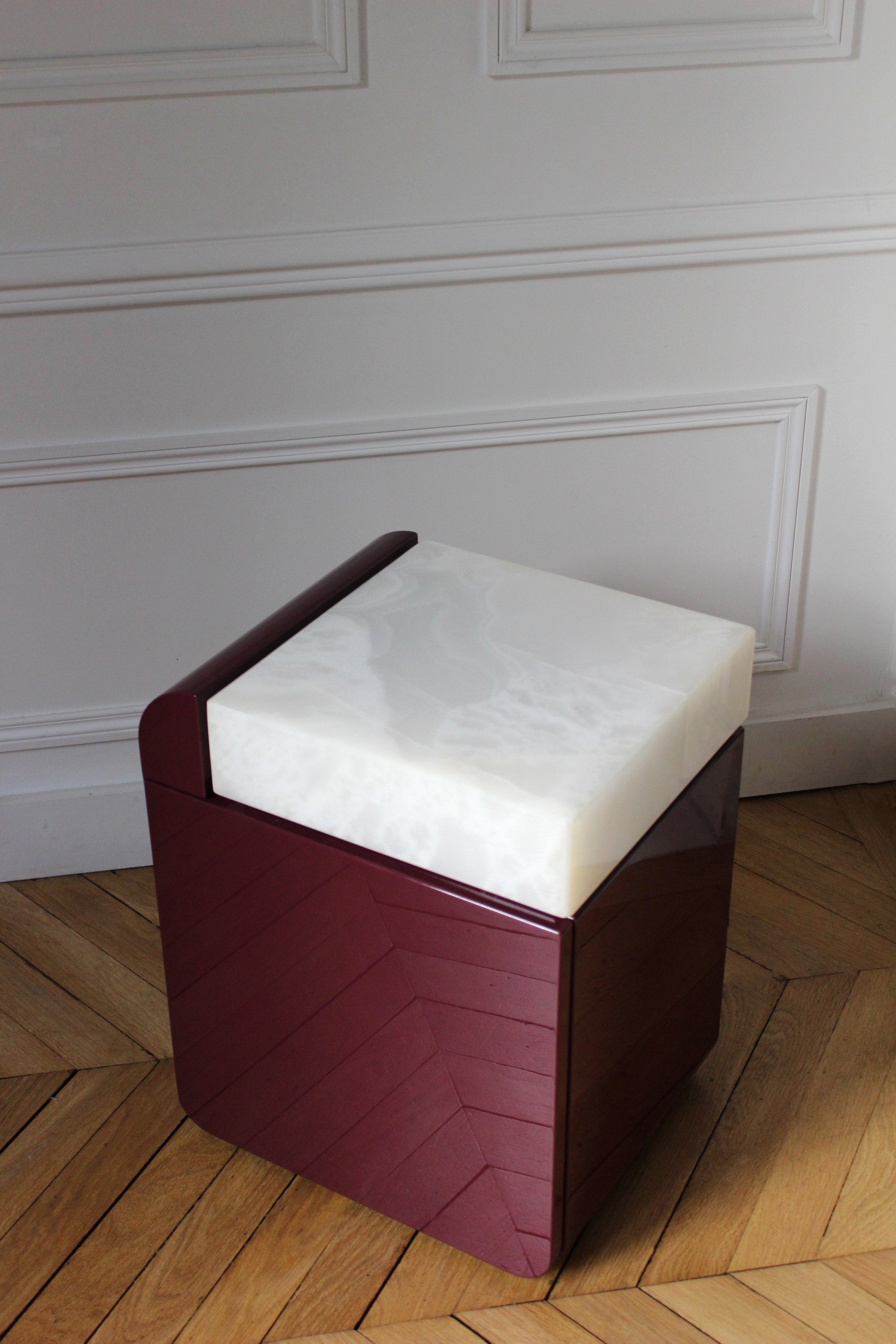 "Amo" Bordeaux and White Onyx Table — lifestyle setting