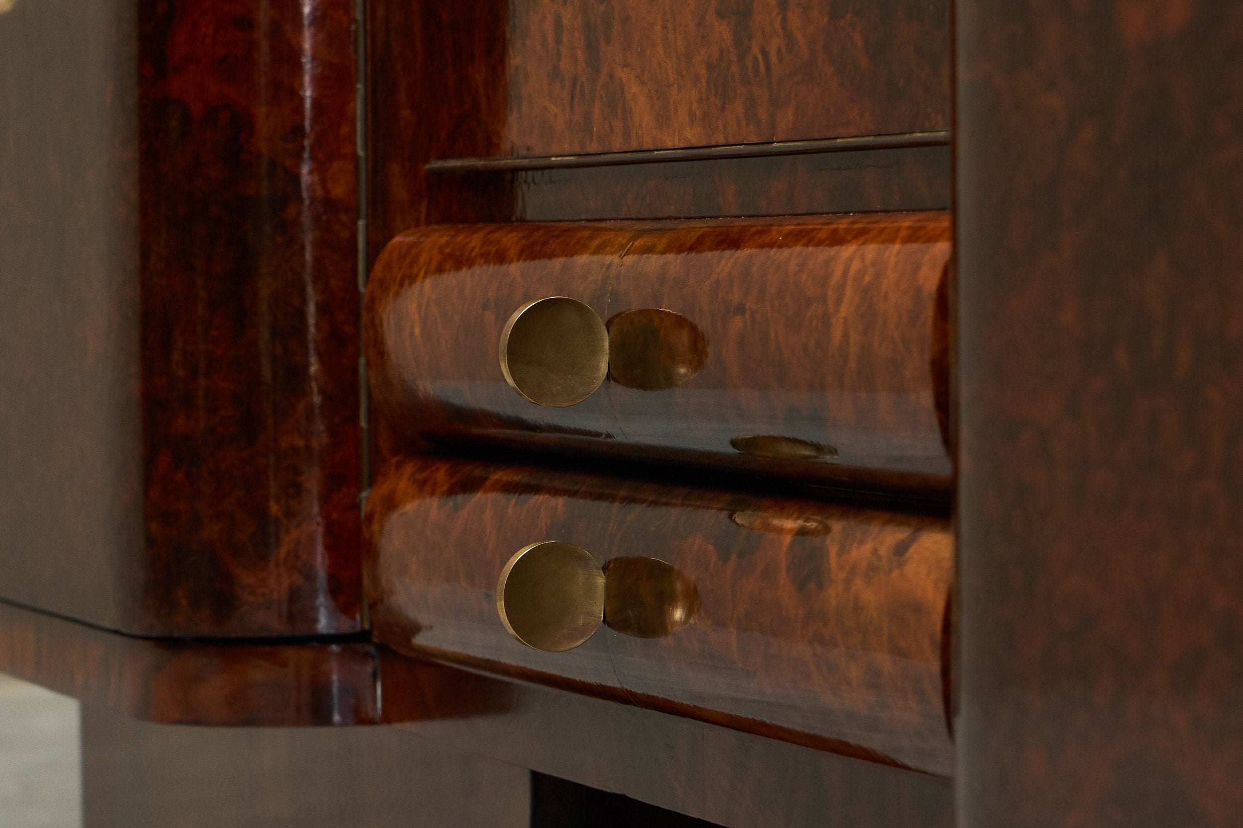 Exceptional De Coene Frères Art Deco Sideboard in Walnut and Burl Walnut Veneer Belgium 1930s — detail view