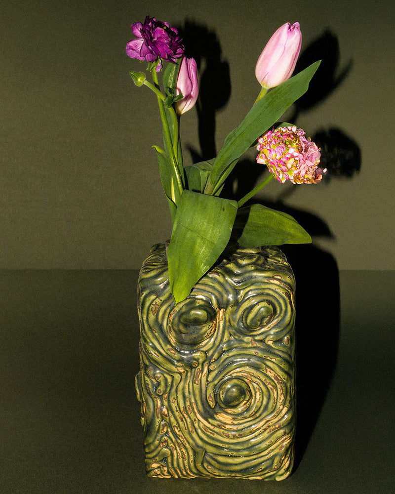 Ceramic vase Psyché - Medium Wasabi by lentiez-ceramics | The Oblist