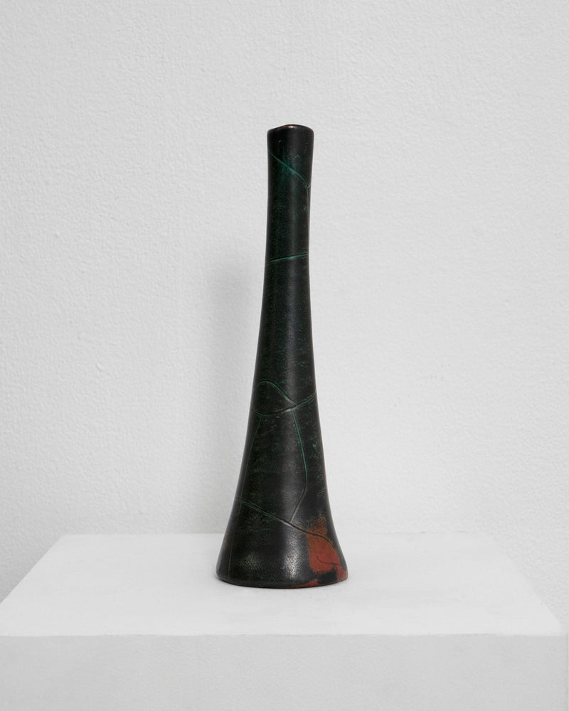 Tall dark ceramic vessel by Richard Uhlemeyer with veining, 1950s