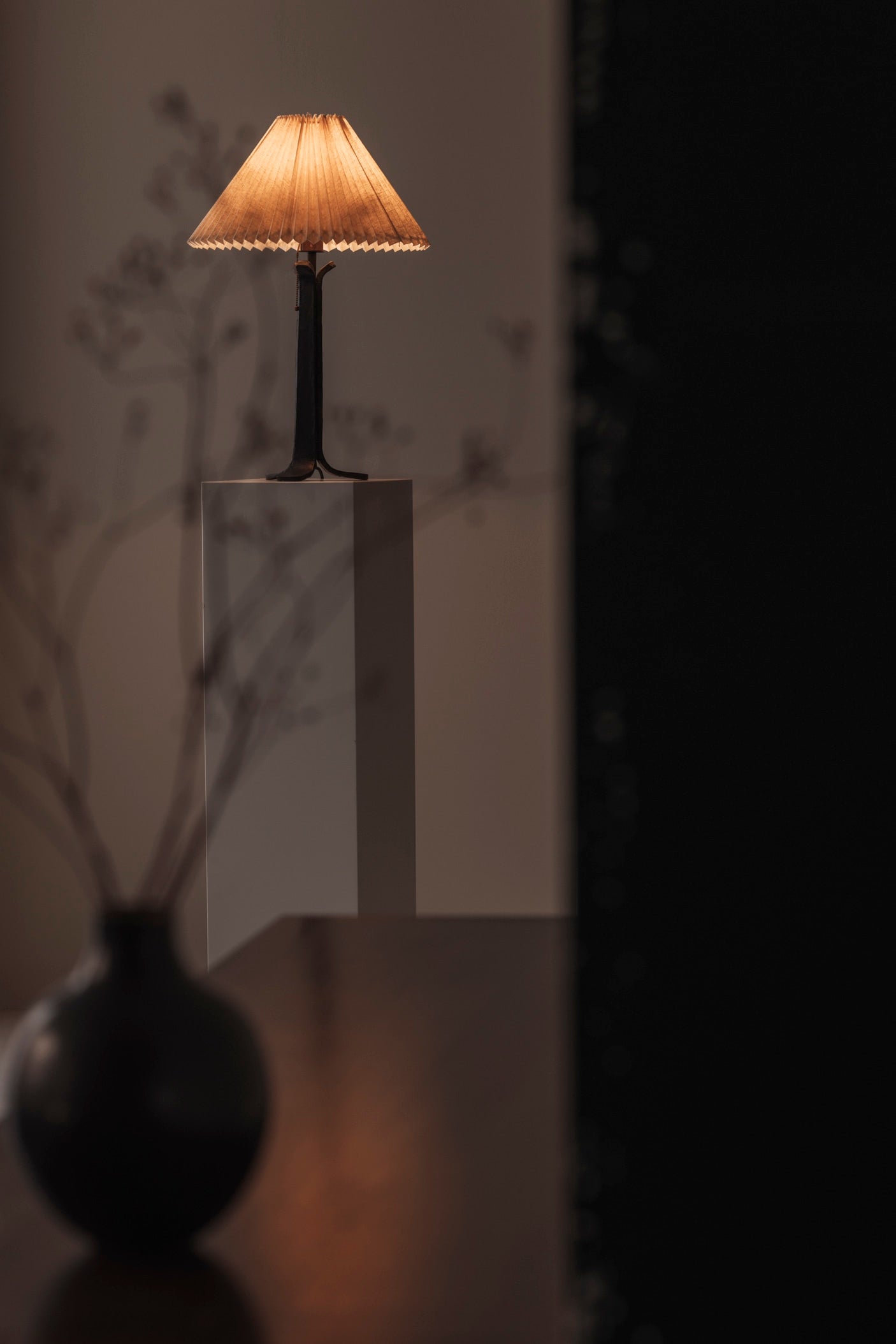 French wrought iron table lamp from the 1940s. — view 9