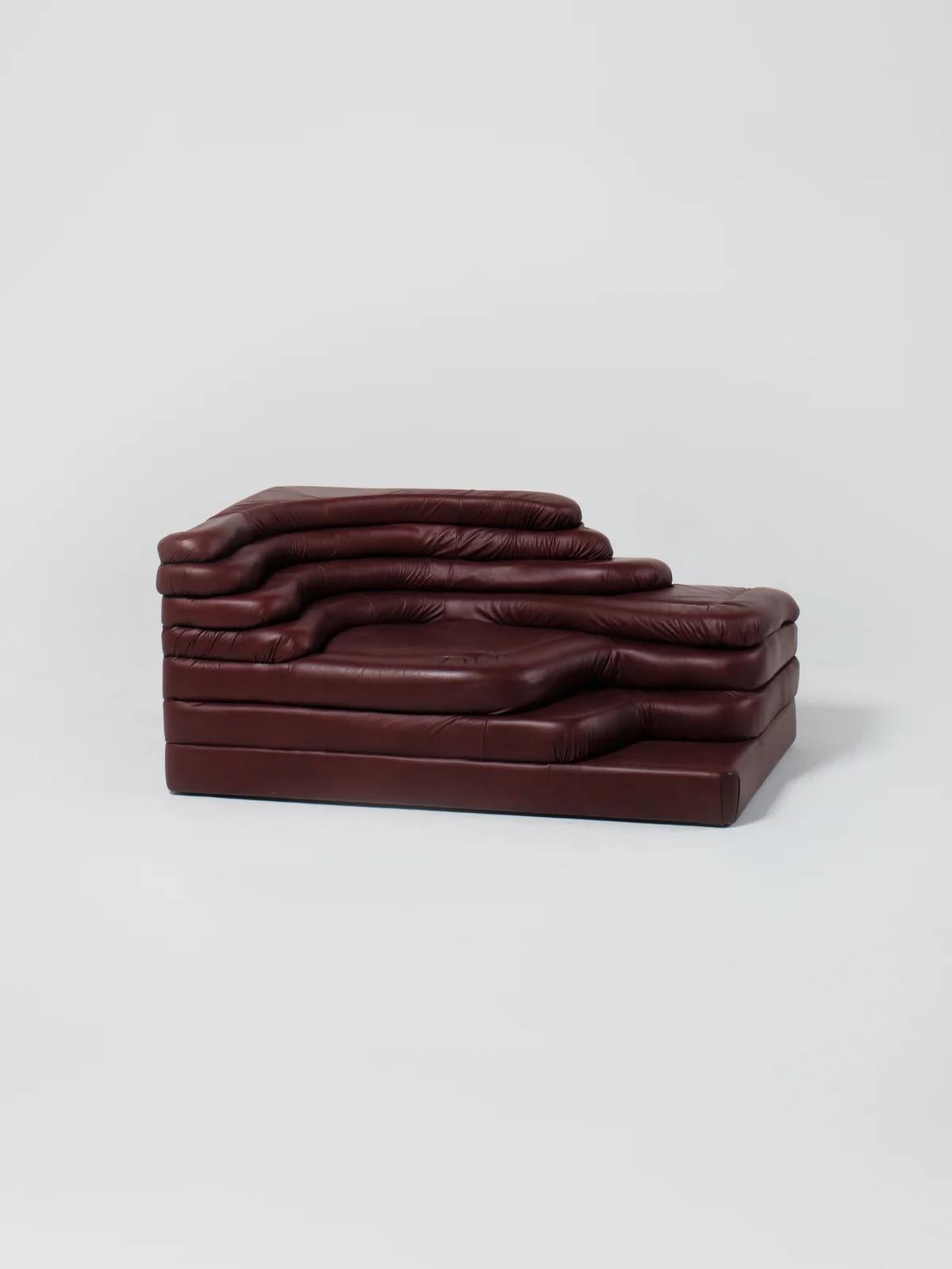 De Sede DS-1025/09 Terrazza by Ubald Klug – Dark Red Leather, 1970s — close-up