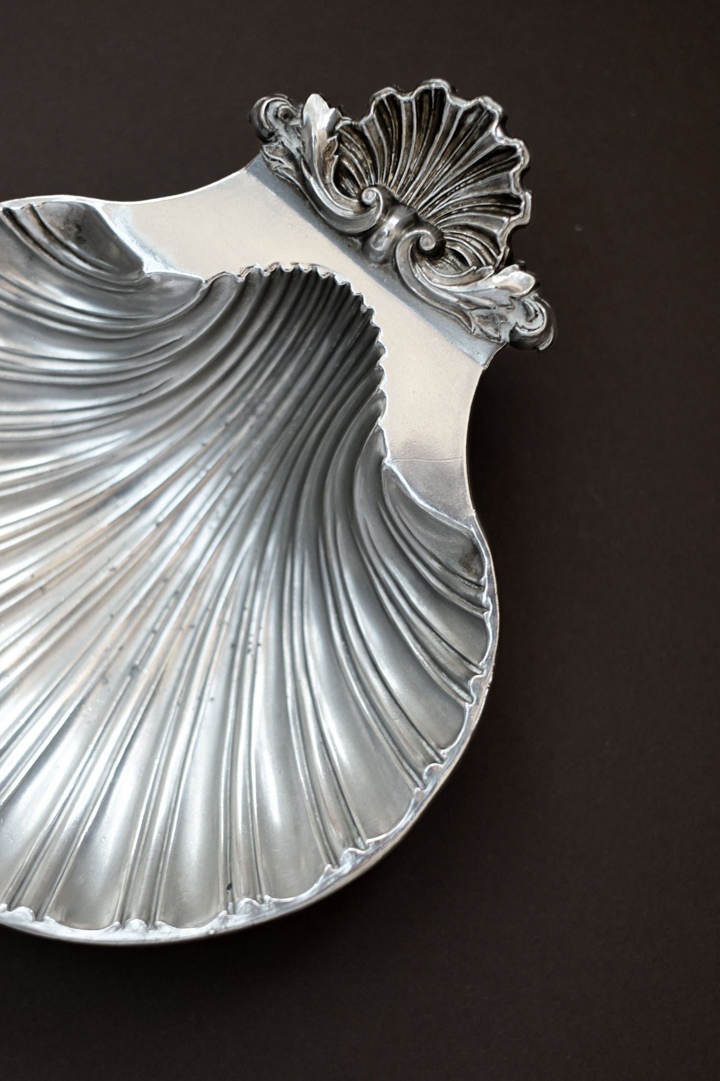 Silver-Plated Shell Vide-Poches — close-up of ridged silver surface