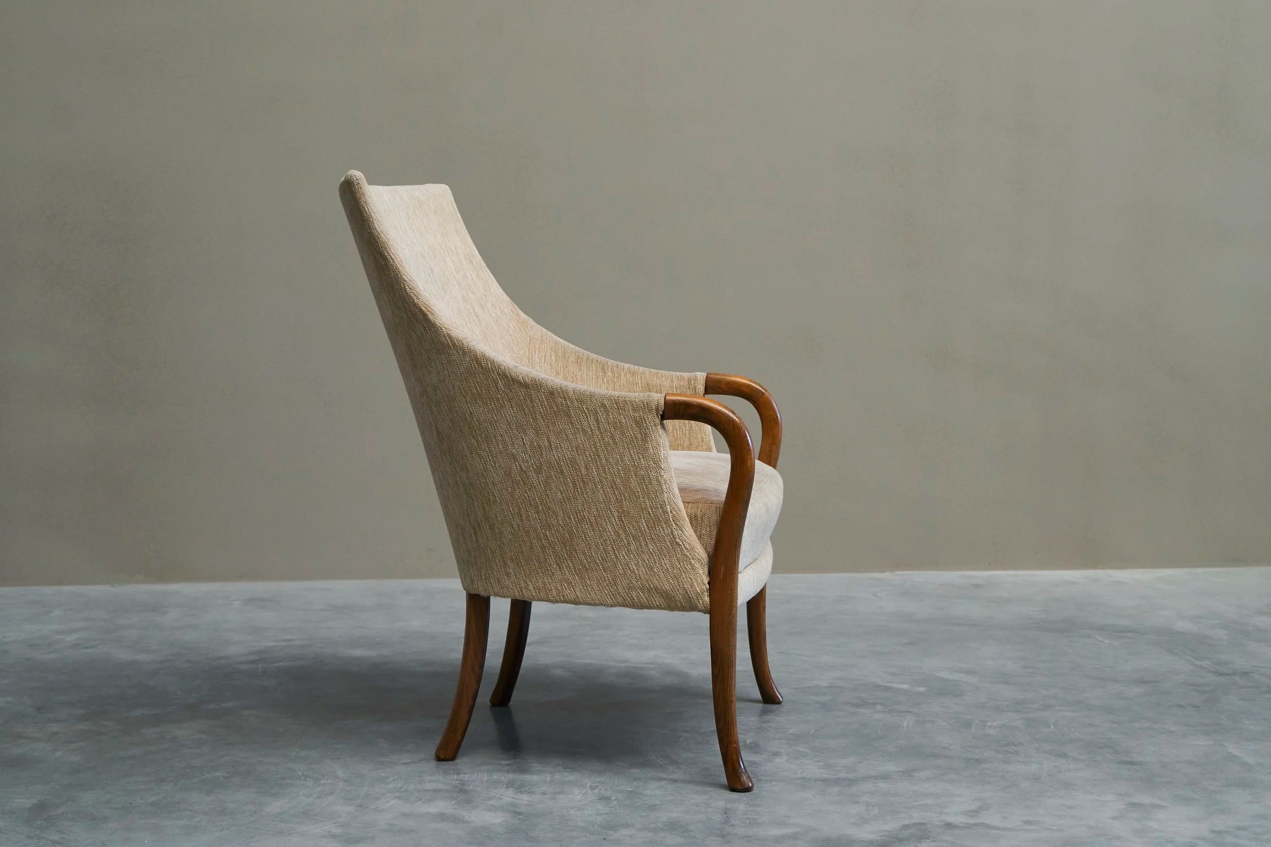 Very Elegant Mid-Century Armchair in Wool and Beech Europe 1950s — view 9